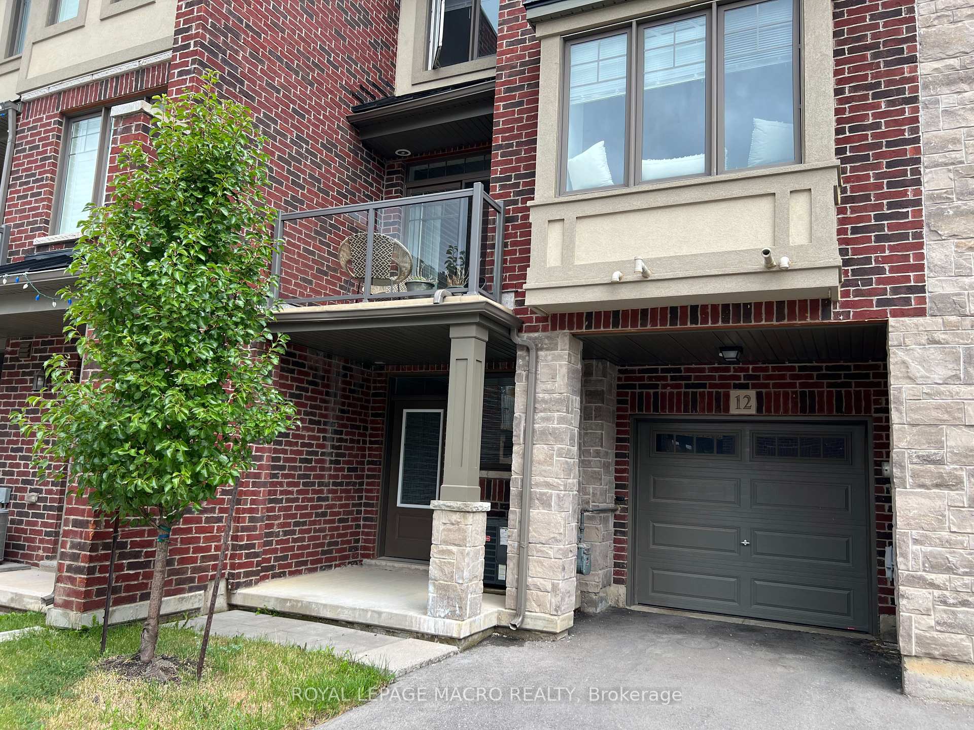Photo 2 of 12 Workman Lane, Hamilton, Ancaster — HOMEH