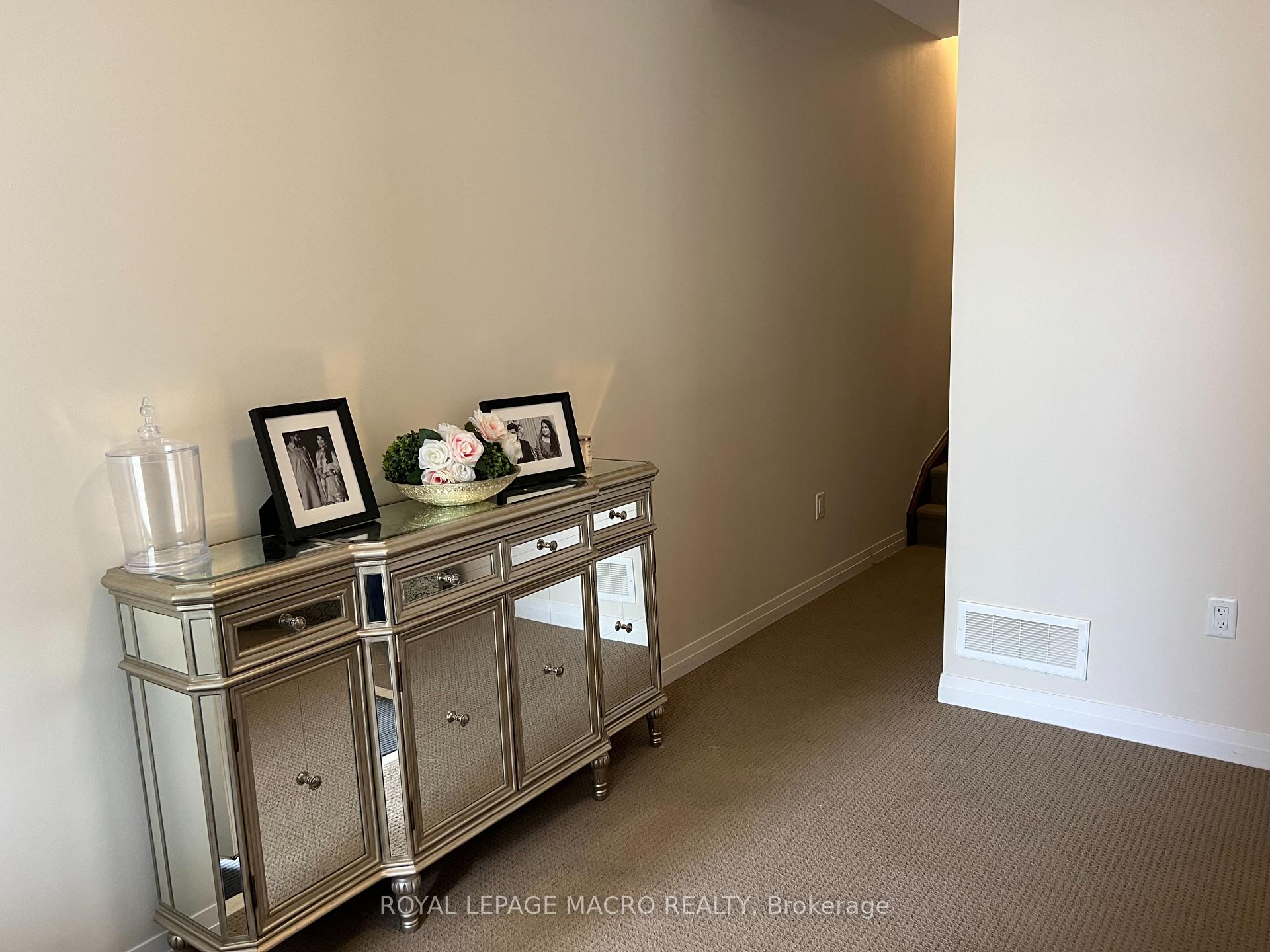 Photo 5 of 12 Workman Lane, Hamilton, Ancaster — HOMEH
