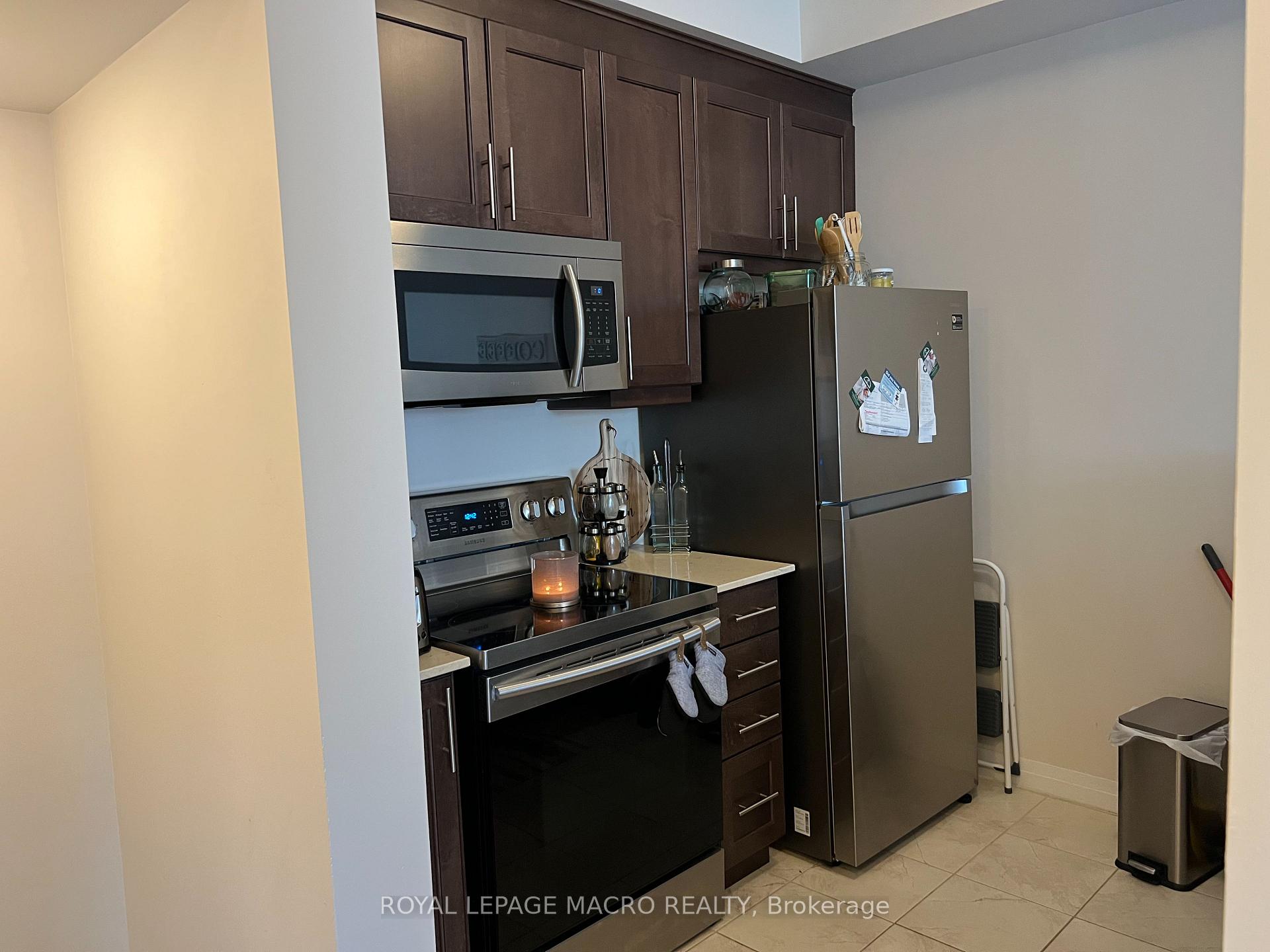 Photo 4 of 12 Workman Lane, Hamilton, Ancaster — HOMEH