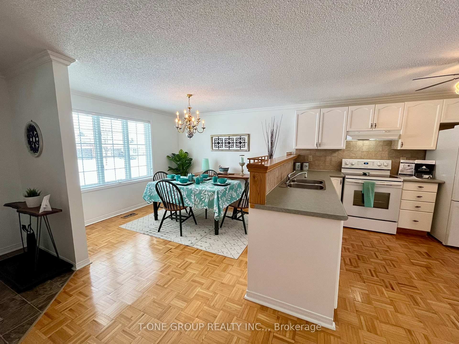 Photo 4 of 27 Waddington Crescent, Barrie, Holly — HOMEH