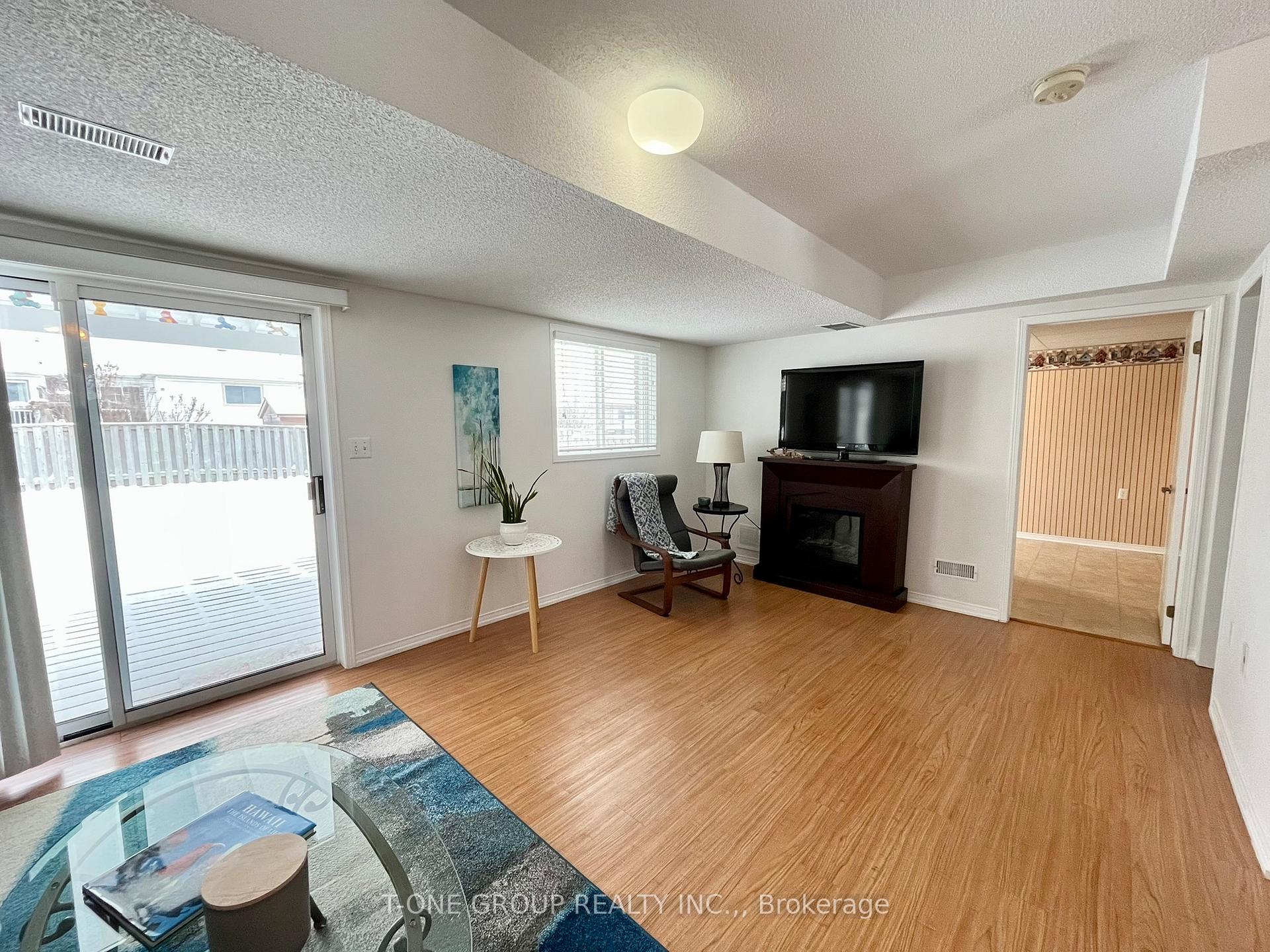 Photo 7 of 27 Waddington Crescent, Barrie, Holly — HOMEH
