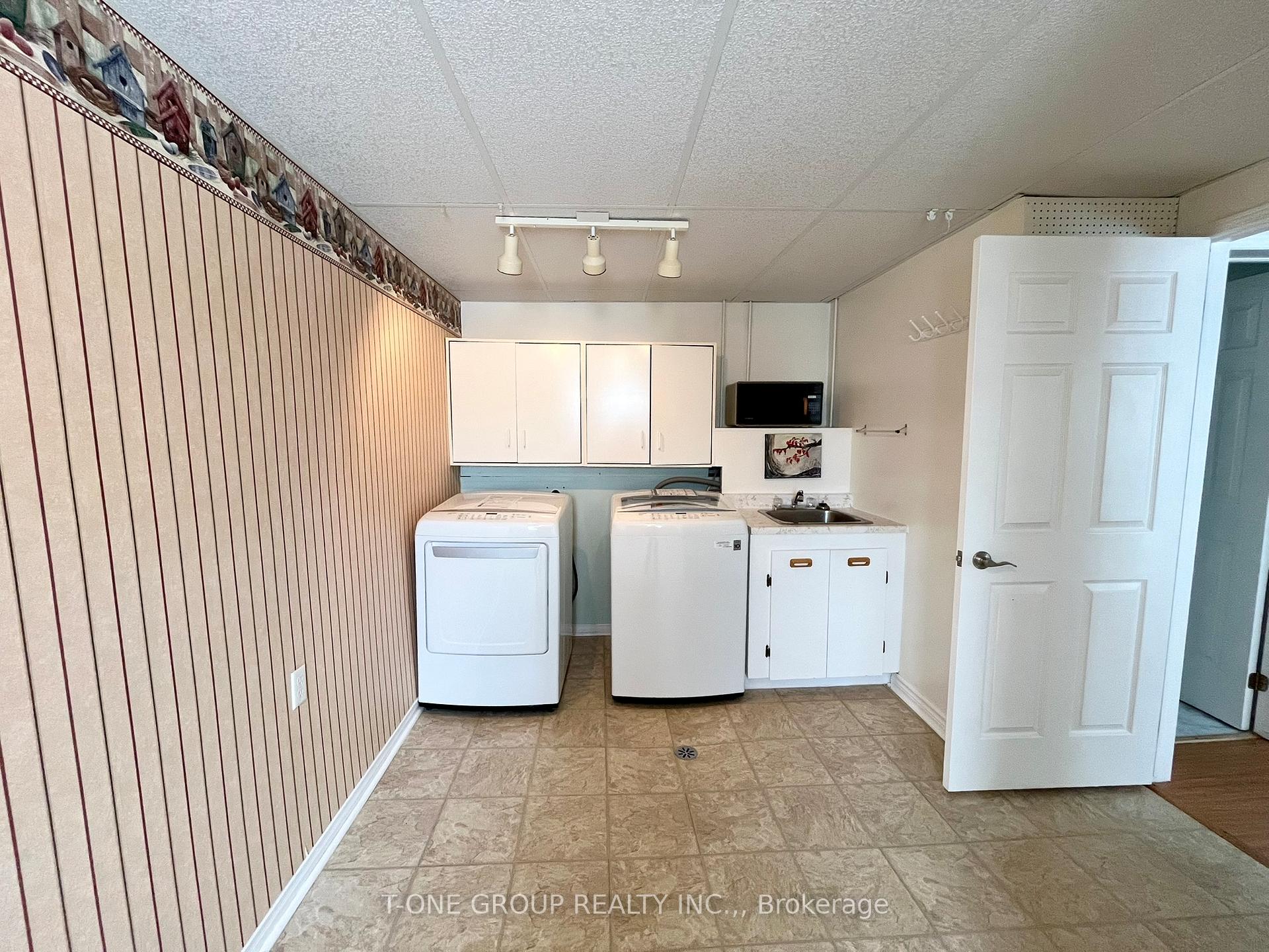 Photo 17 of 27 Waddington Crescent, Barrie, Holly — HOMEH