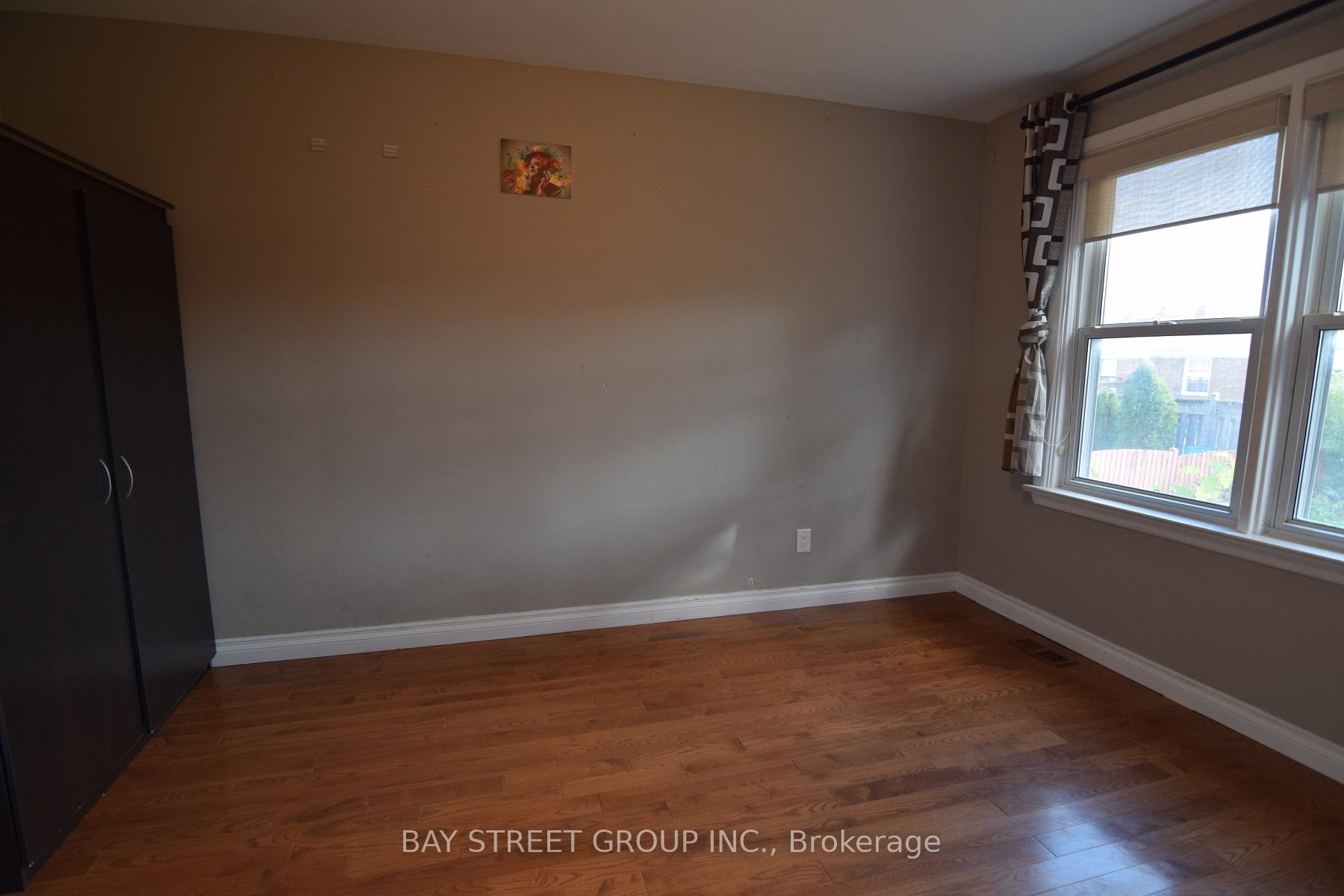 Photo 8 of Unit Upper, 35 Cumberland Dr., Brampton, Brampton North — HOMEH
