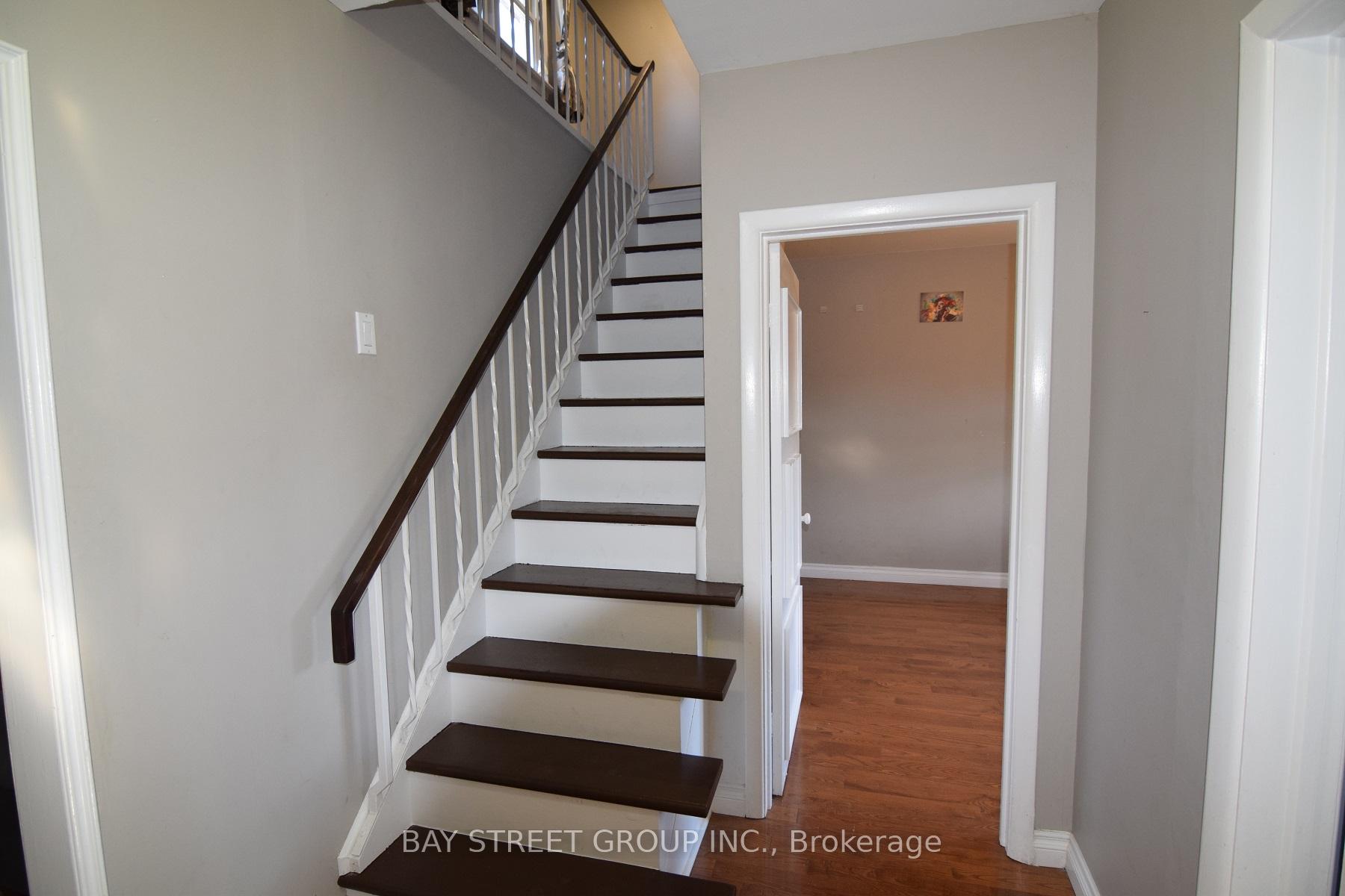 Photo 9 of Unit Upper, 35 Cumberland Dr., Brampton, Brampton North — HOMEH