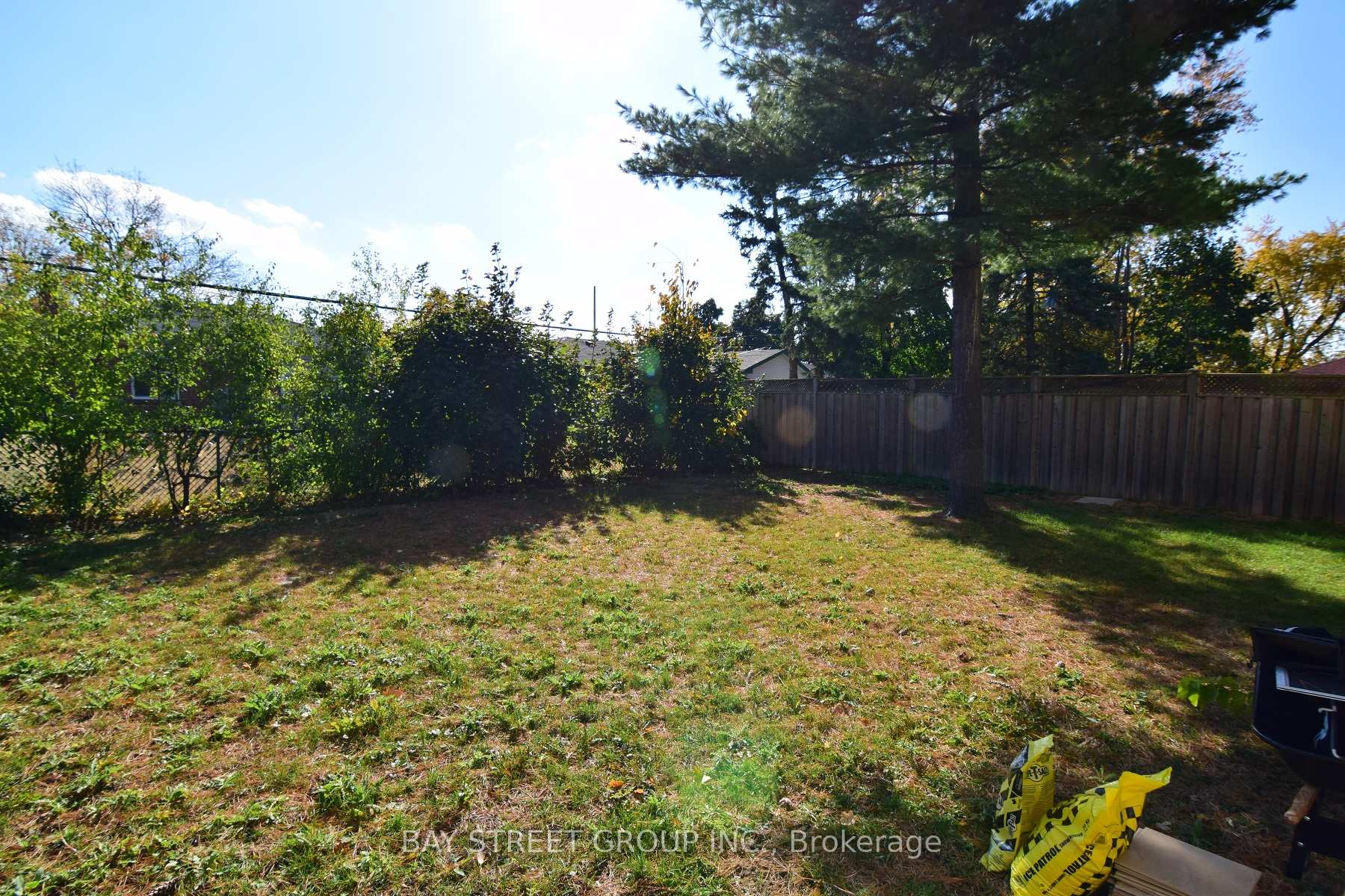 Photo 13 of Unit Upper, 35 Cumberland Dr., Brampton, Brampton North — HOMEH