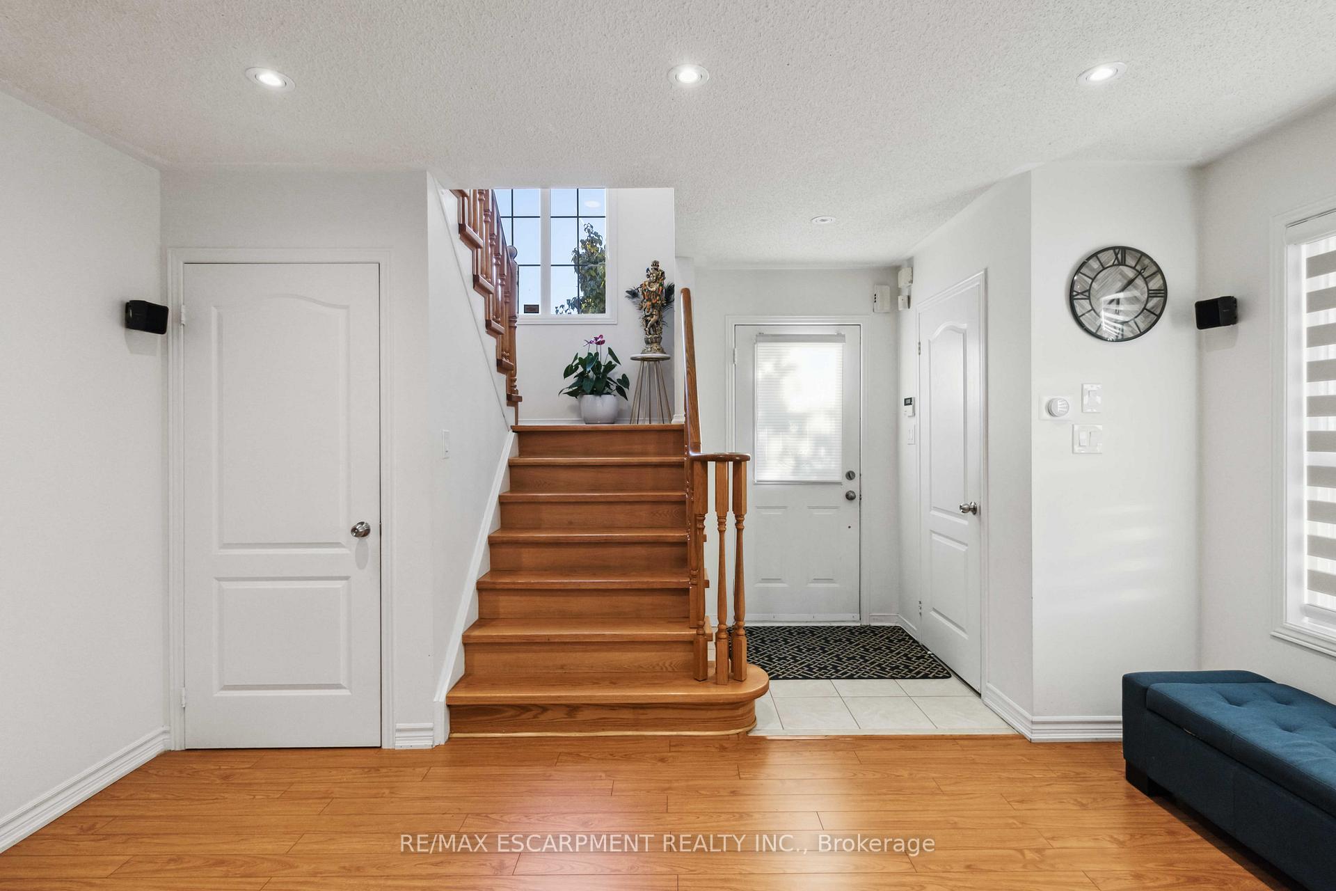 Photo 5 of 7 Wyoming Trail, Brampton, Sandringham-Wellington — HOMEH