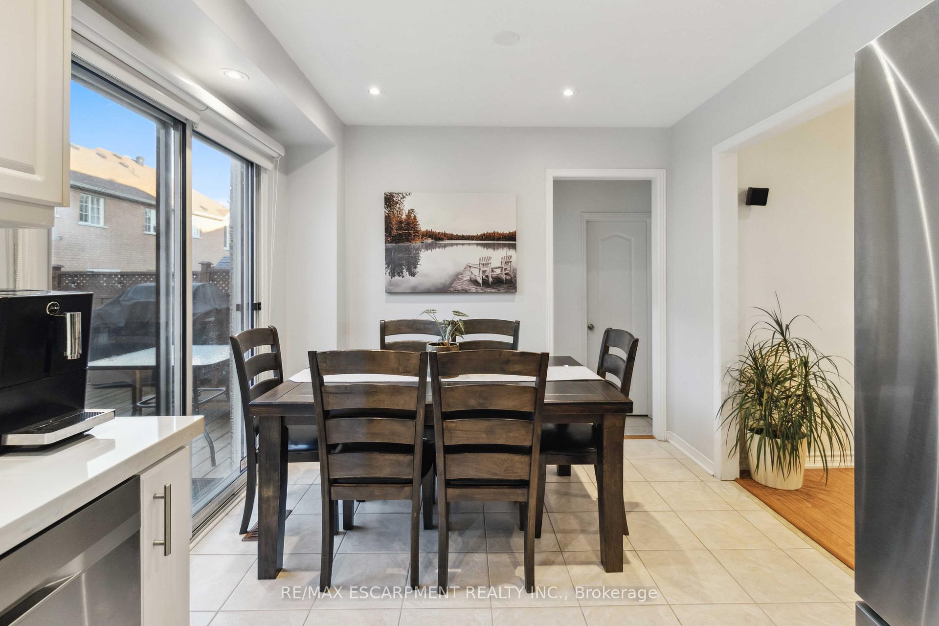 Photo 15 of 7 Wyoming Trail, Brampton, Sandringham-Wellington — HOMEH