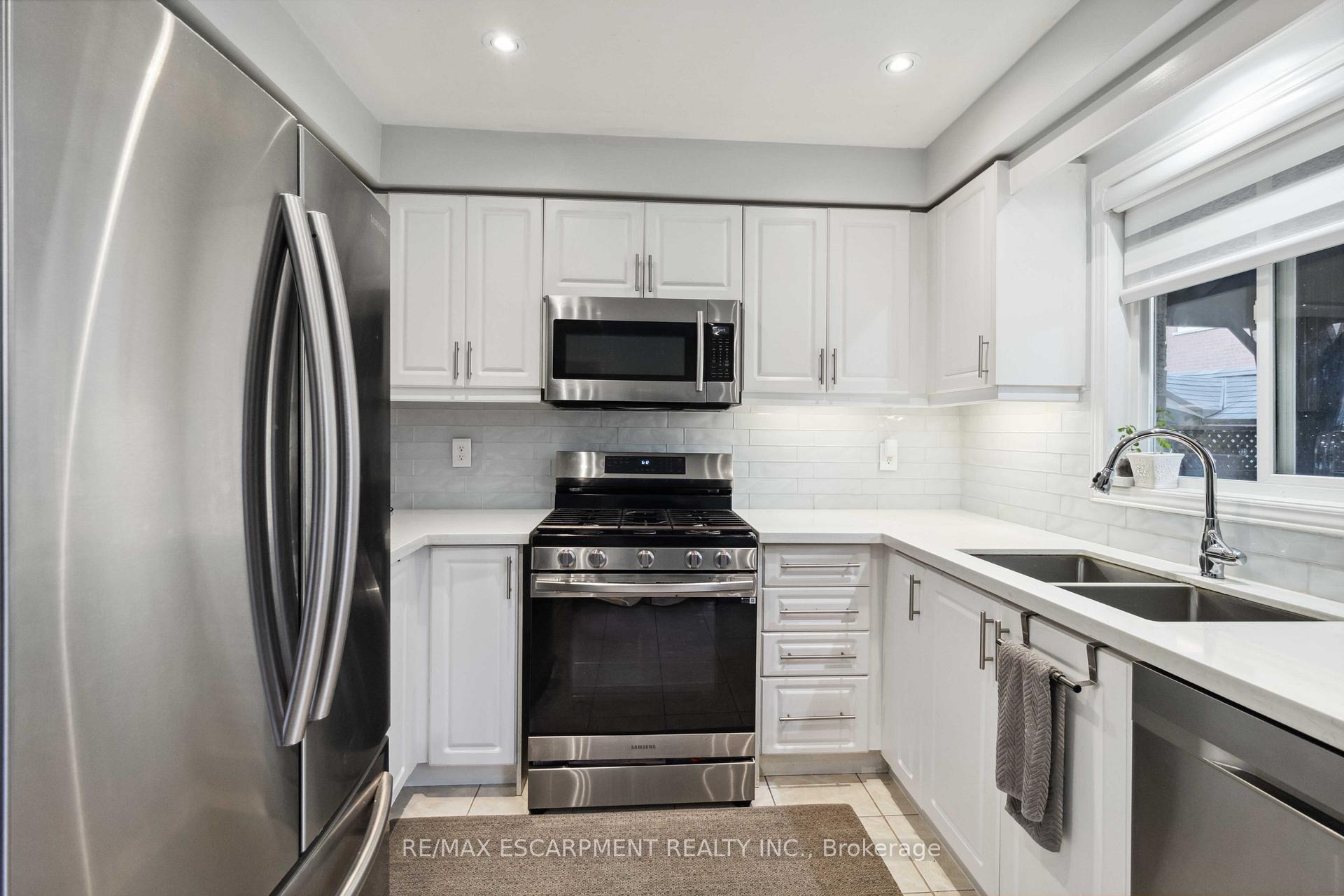 Photo 13 of 7 Wyoming Trail, Brampton, Sandringham-Wellington — HOMEH