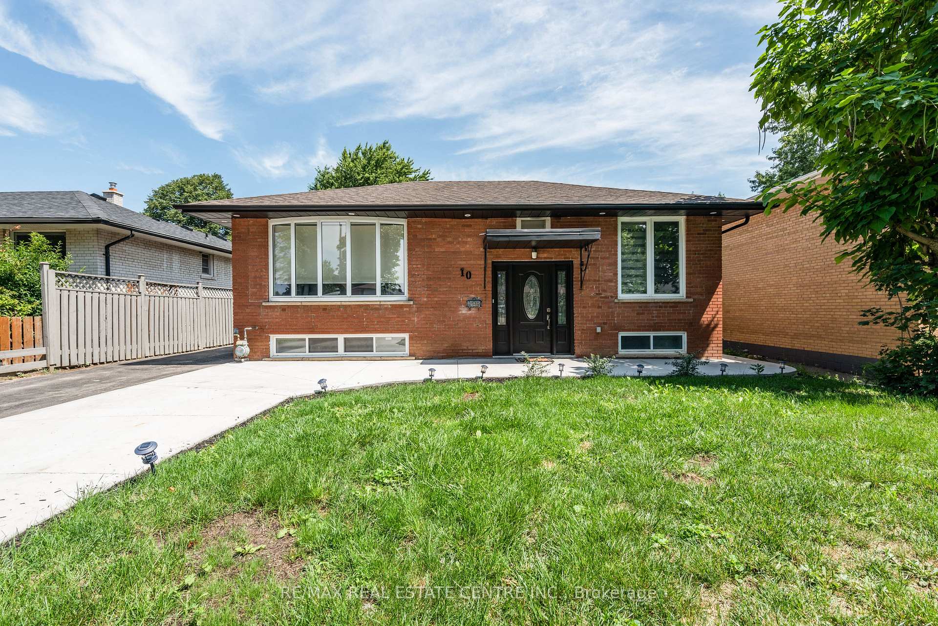 Photo 3 of 10 Grange Drive, Brampton, Northwood Park — HOMEH