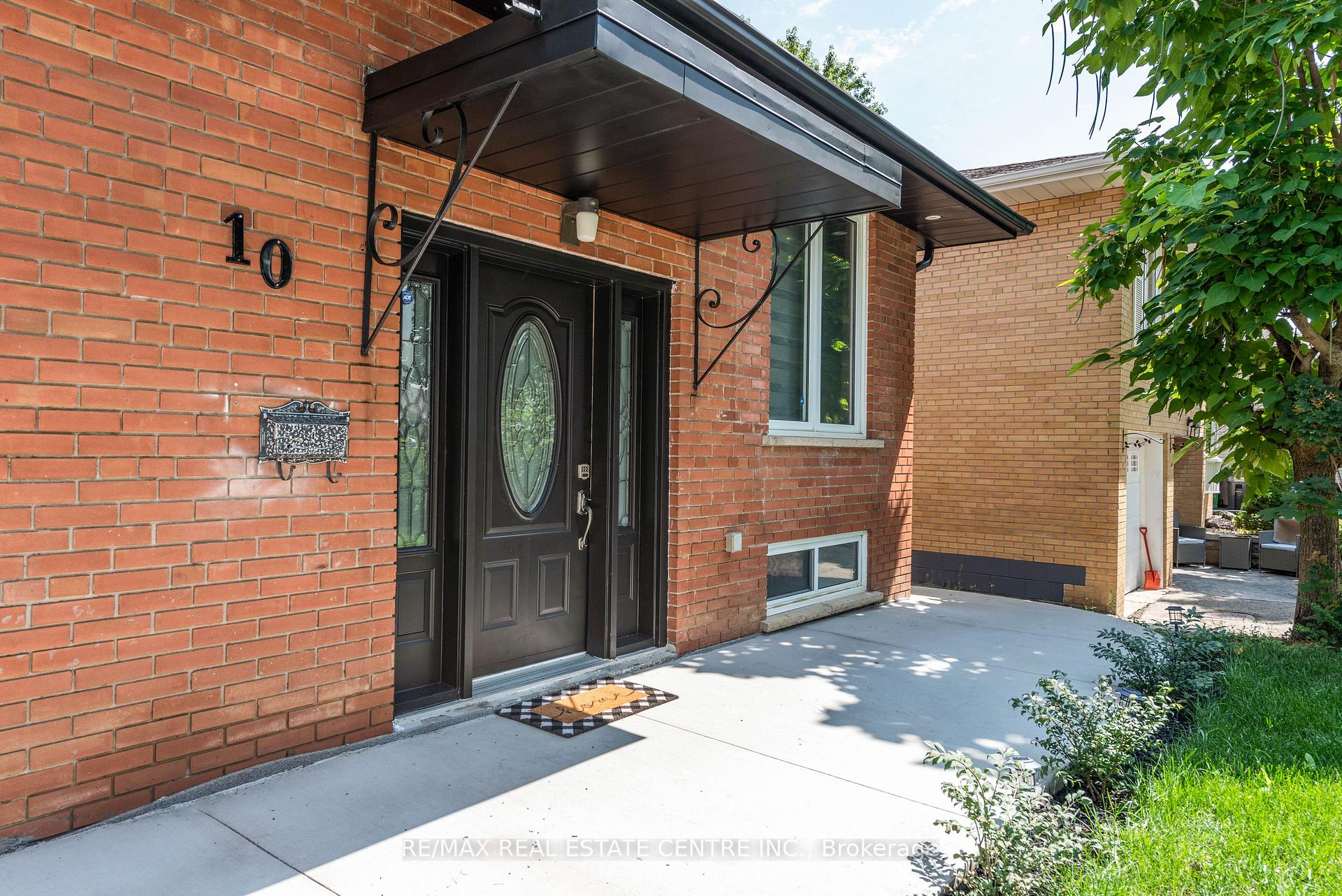 Photo 5 of 10 Grange Drive, Brampton, Northwood Park — HOMEH