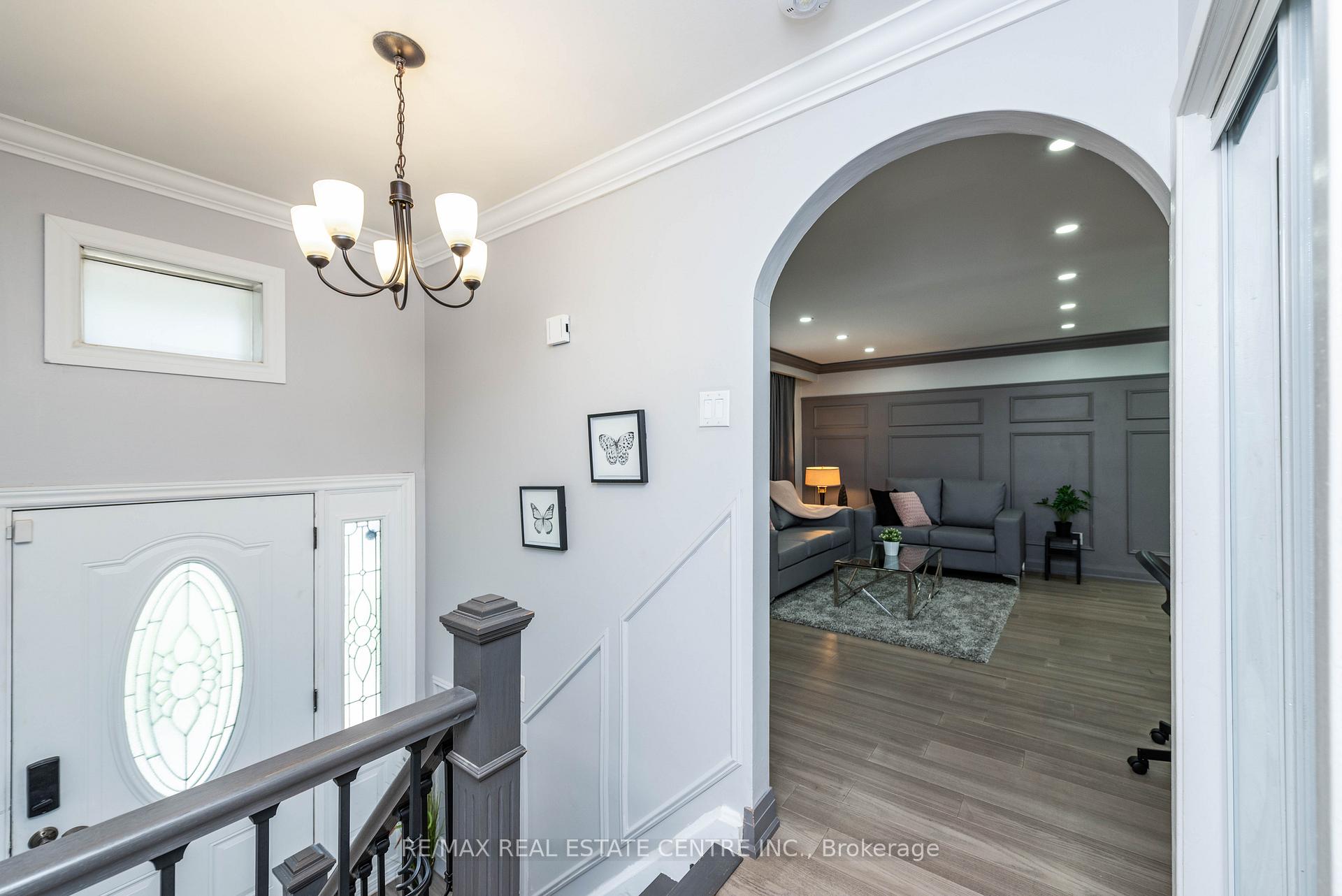 Photo 7 of 10 Grange Drive, Brampton, Northwood Park — HOMEH