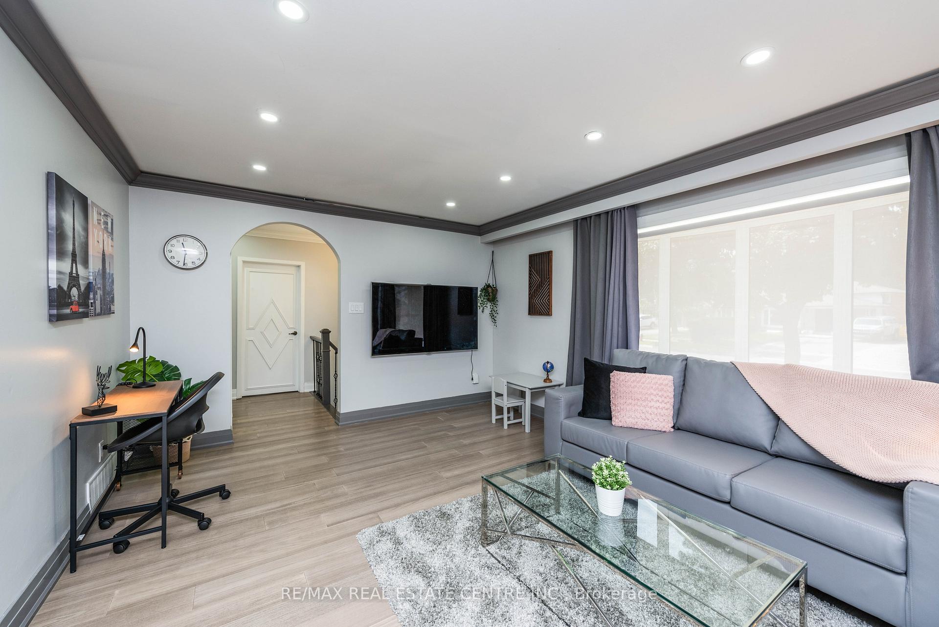 Photo 9 of 10 Grange Drive, Brampton, Northwood Park — HOMEH