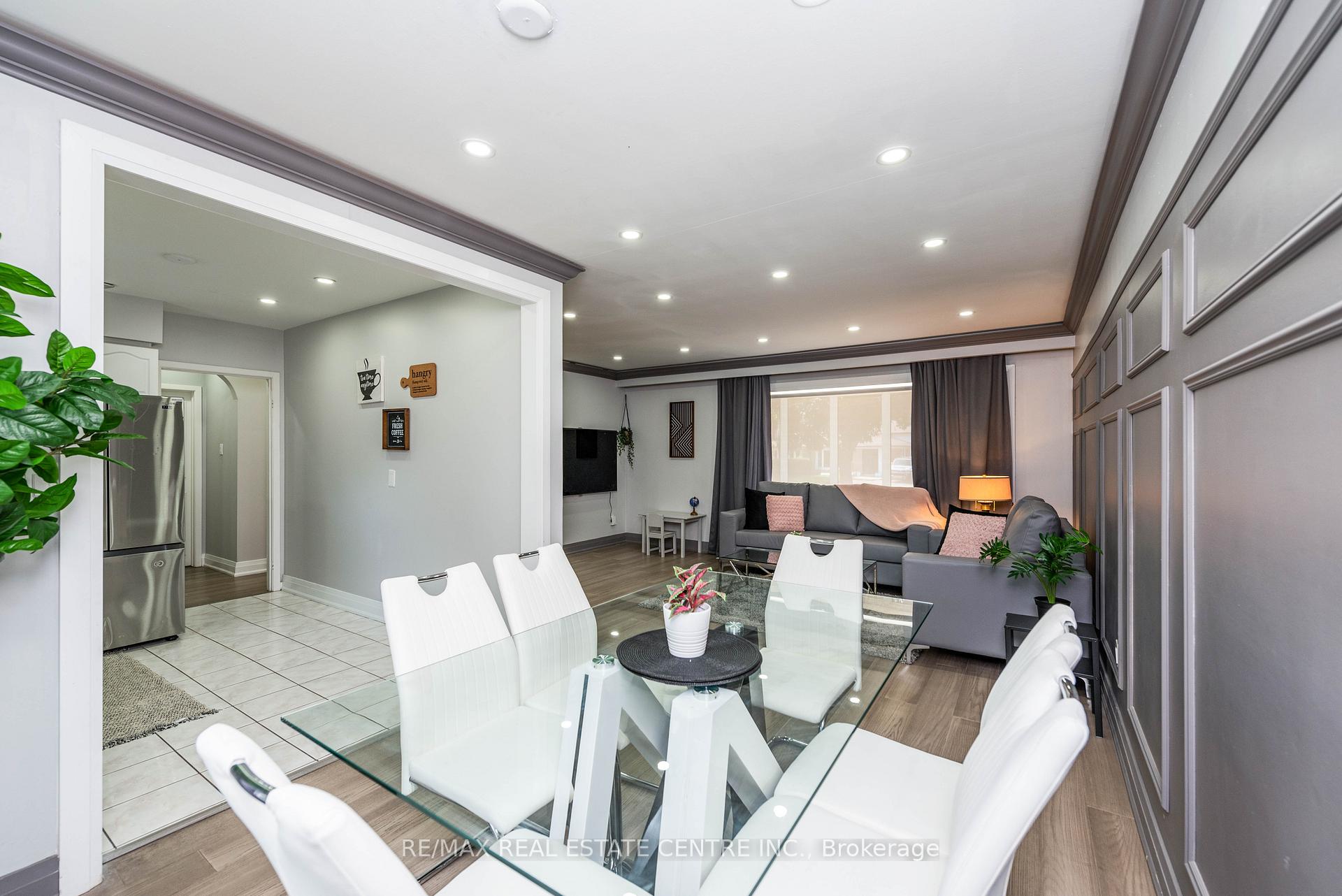 Photo 13 of 10 Grange Drive, Brampton, Northwood Park — HOMEH