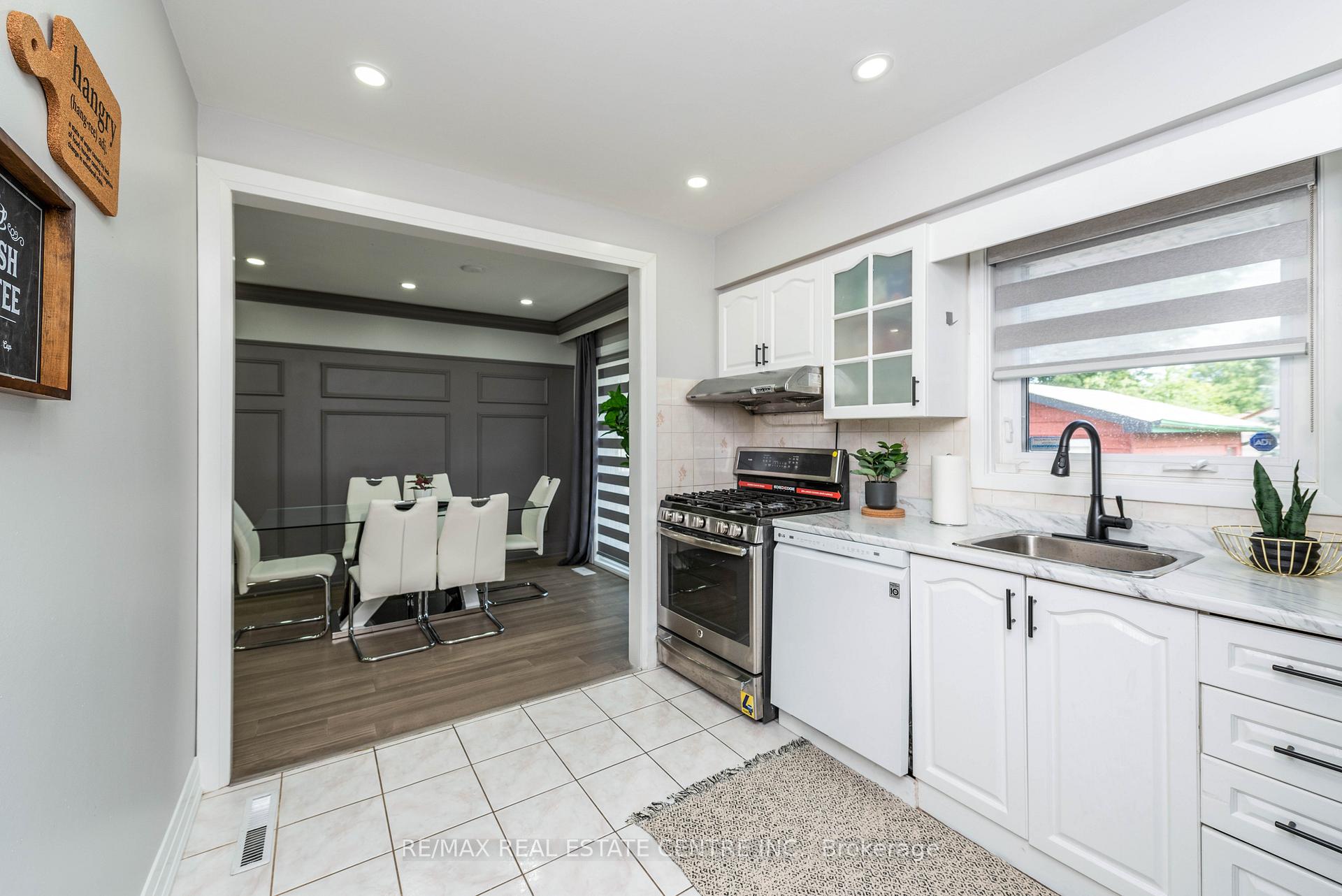 Photo 15 of 10 Grange Drive, Brampton, Northwood Park — HOMEH