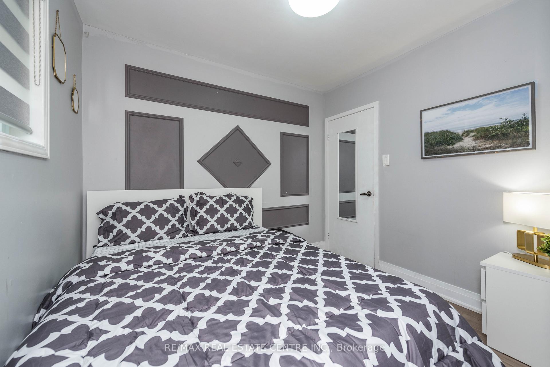 Photo 16 of 10 Grange Drive, Brampton, Northwood Park — HOMEH