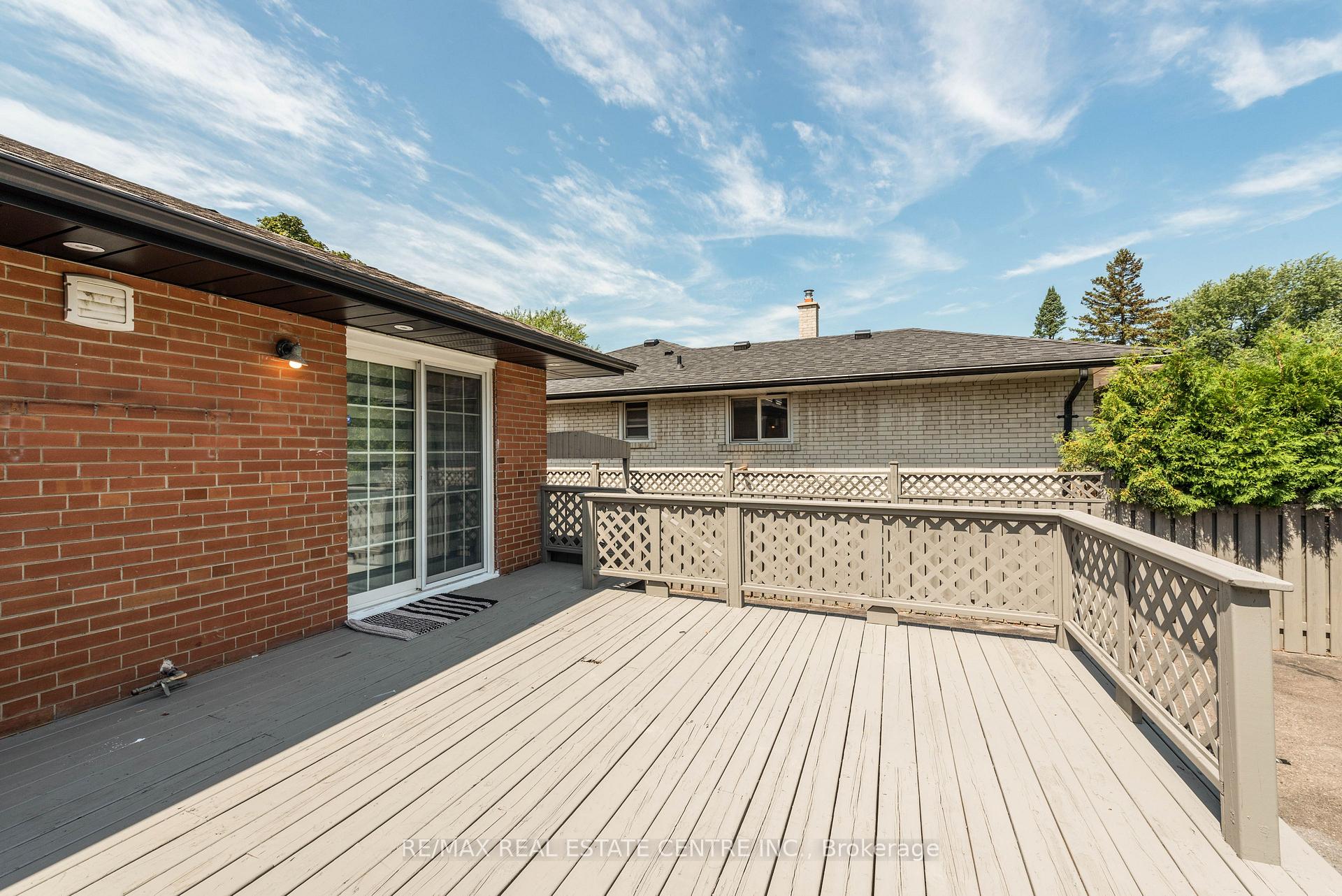 Photo 28 of 10 Grange Drive, Brampton, Northwood Park — HOMEH
