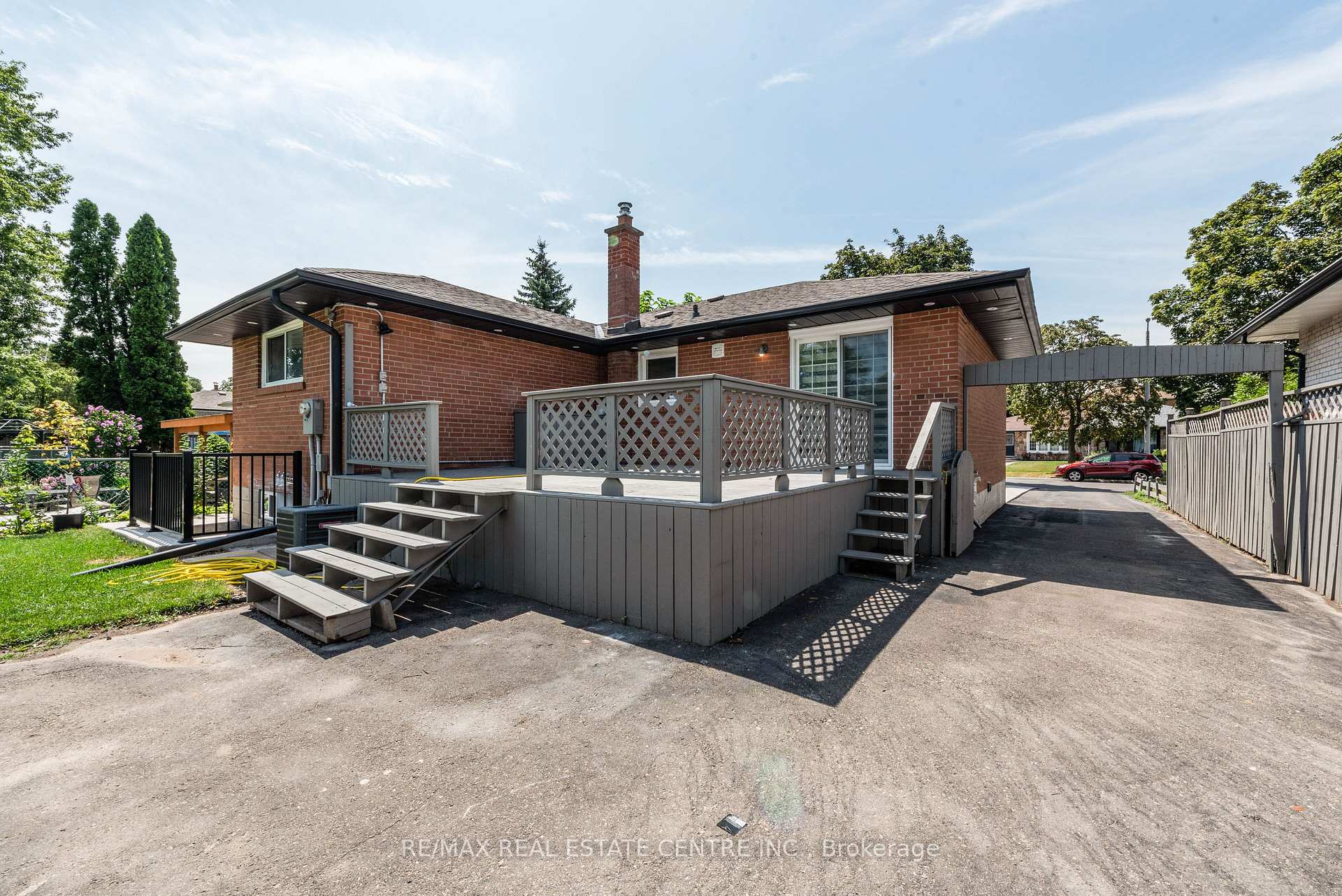 Photo 33 of 10 Grange Drive, Brampton, Northwood Park — HOMEH