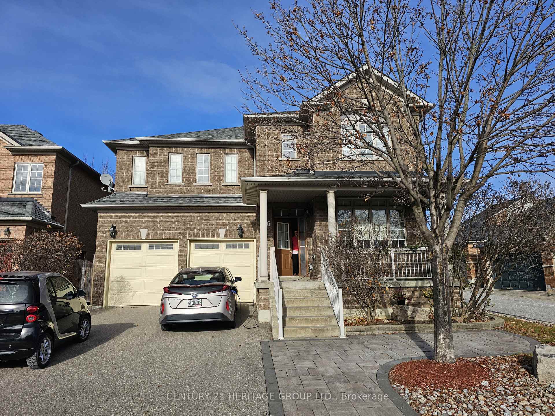 Front of Unit LOWER, 536 Summeridge Drive