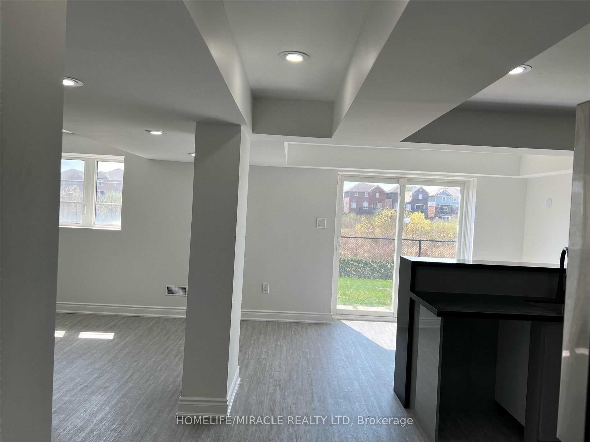 Photo 2 of 22 Old Cleeve Crescent, Brampton, Northwest Brampton — HOMEH