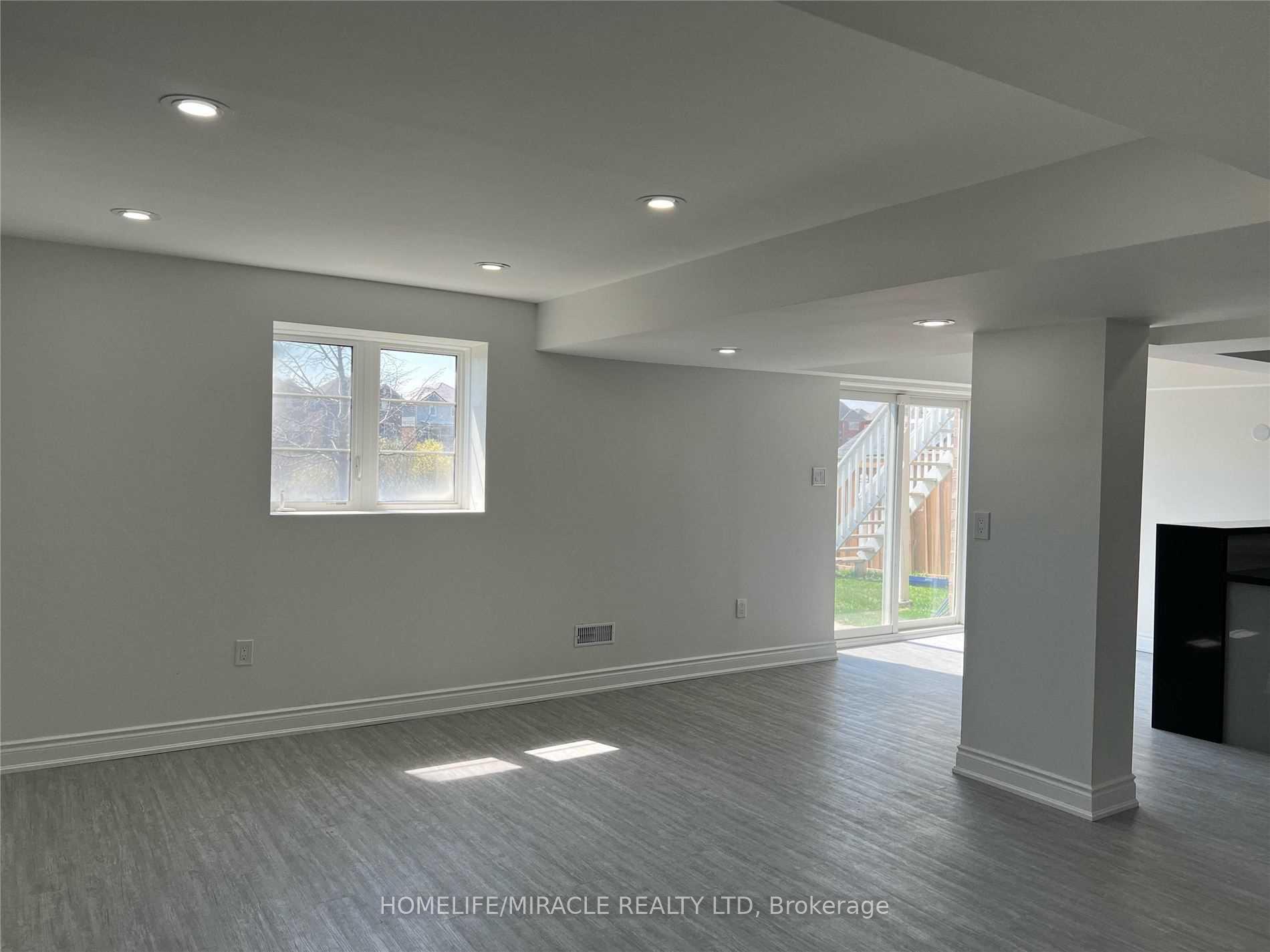 Photo 5 of 22 Old Cleeve Crescent, Brampton, Northwest Brampton — HOMEH