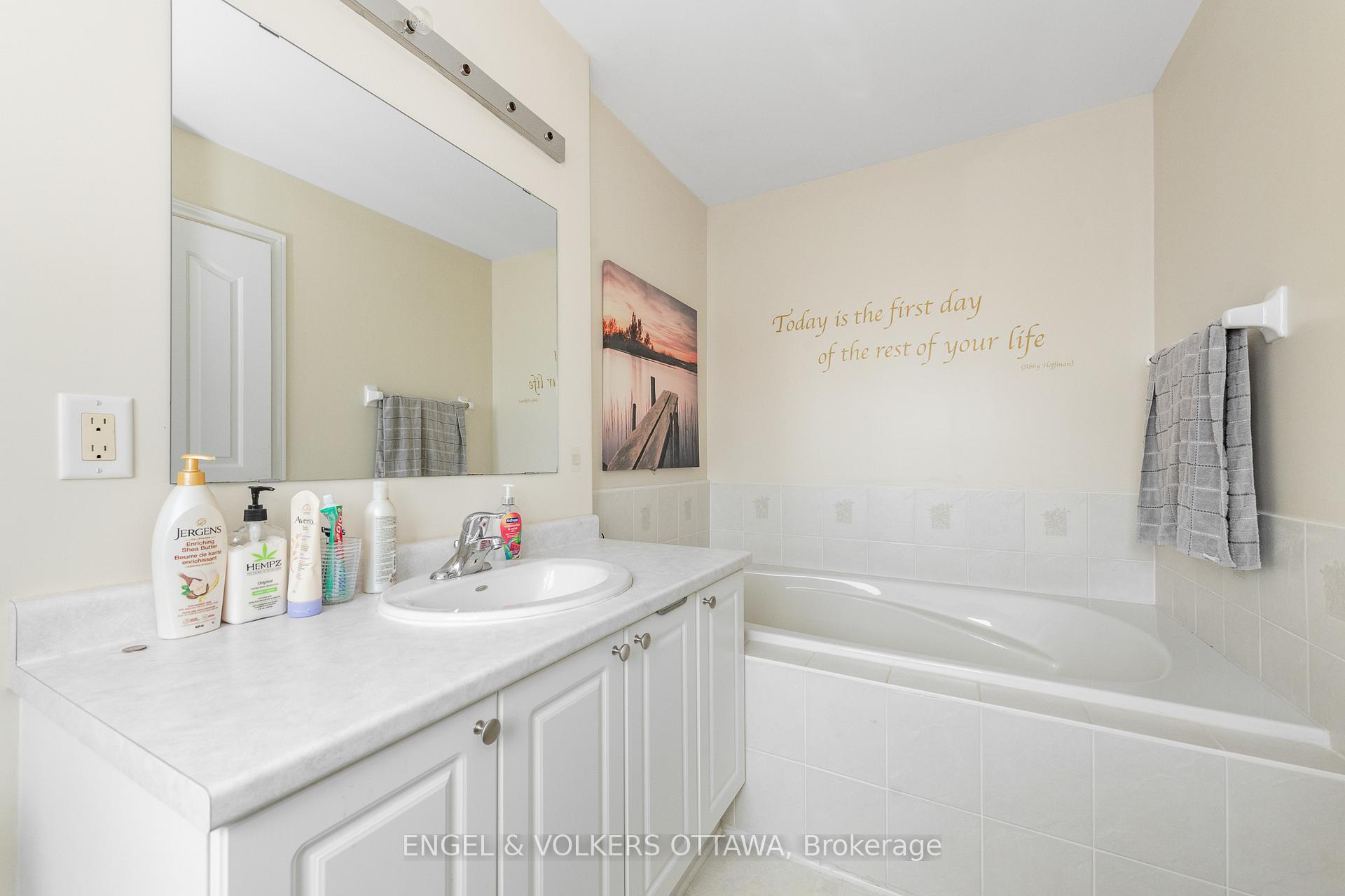 Photo 11 of 968 Linaria Walk, Ottawa, Notting Hill/Summerside — HOMEH