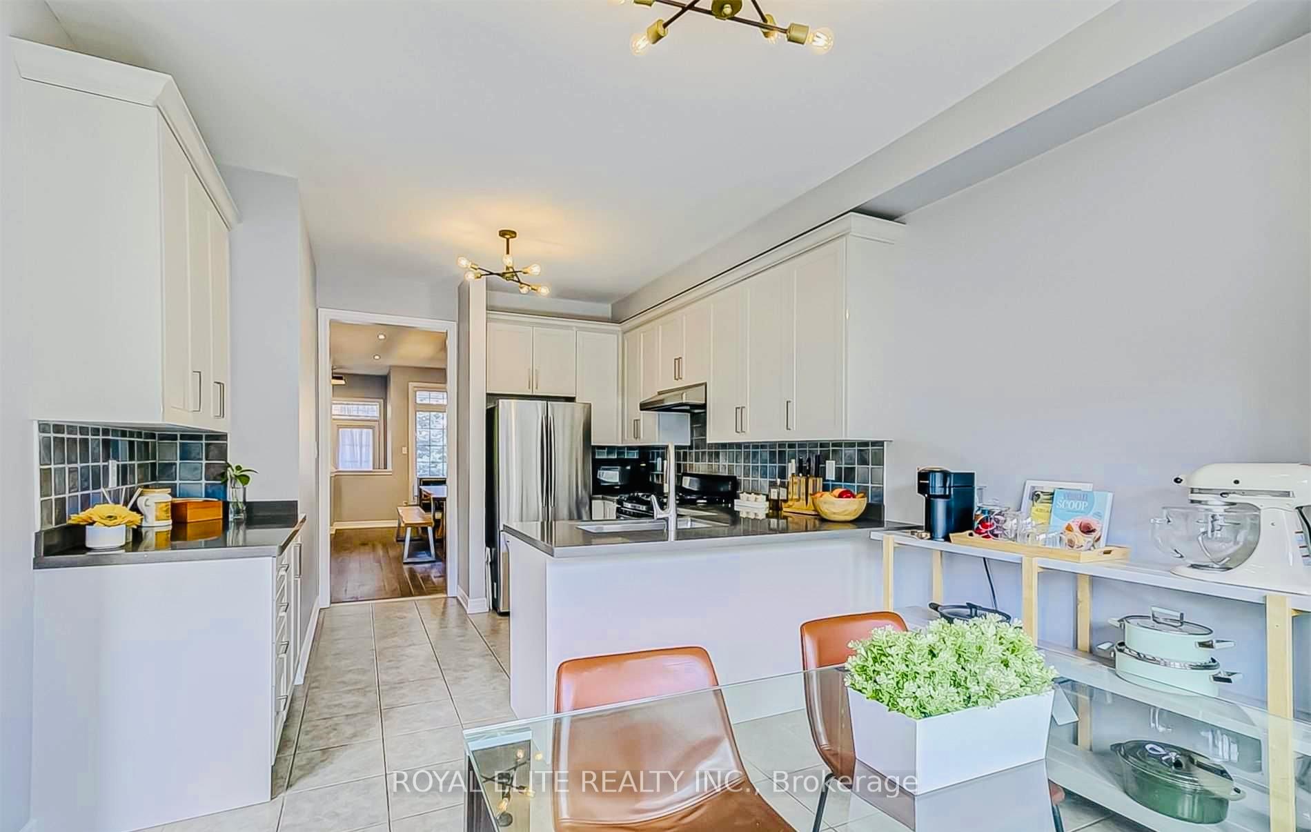 Photo 12 of 119 Huntingfield Street, Vaughan, Patterson — HOMEH