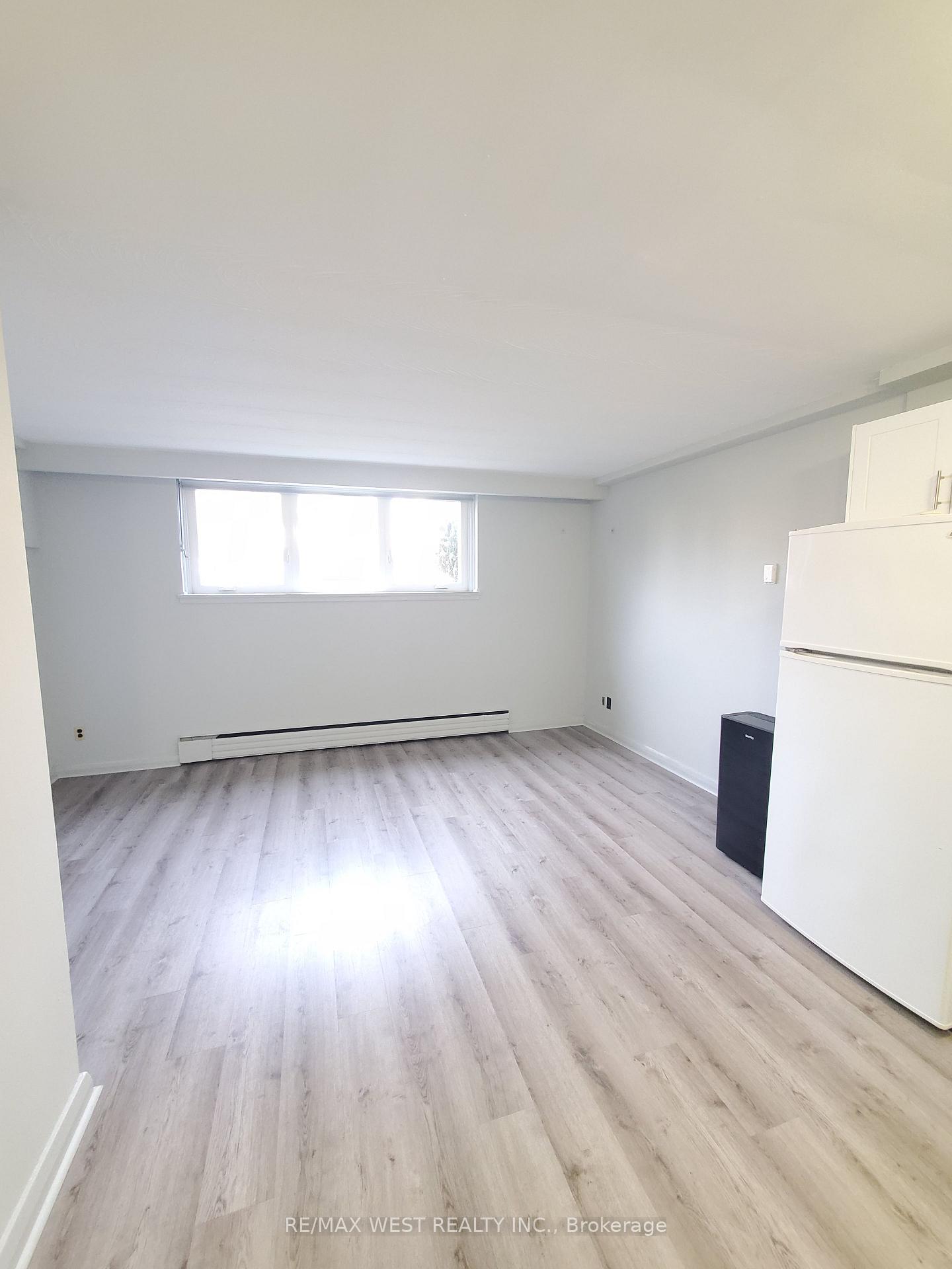 Photo 5 of 17 Virginia Avenue, Toronto, Danforth Village-East York — HOMEH