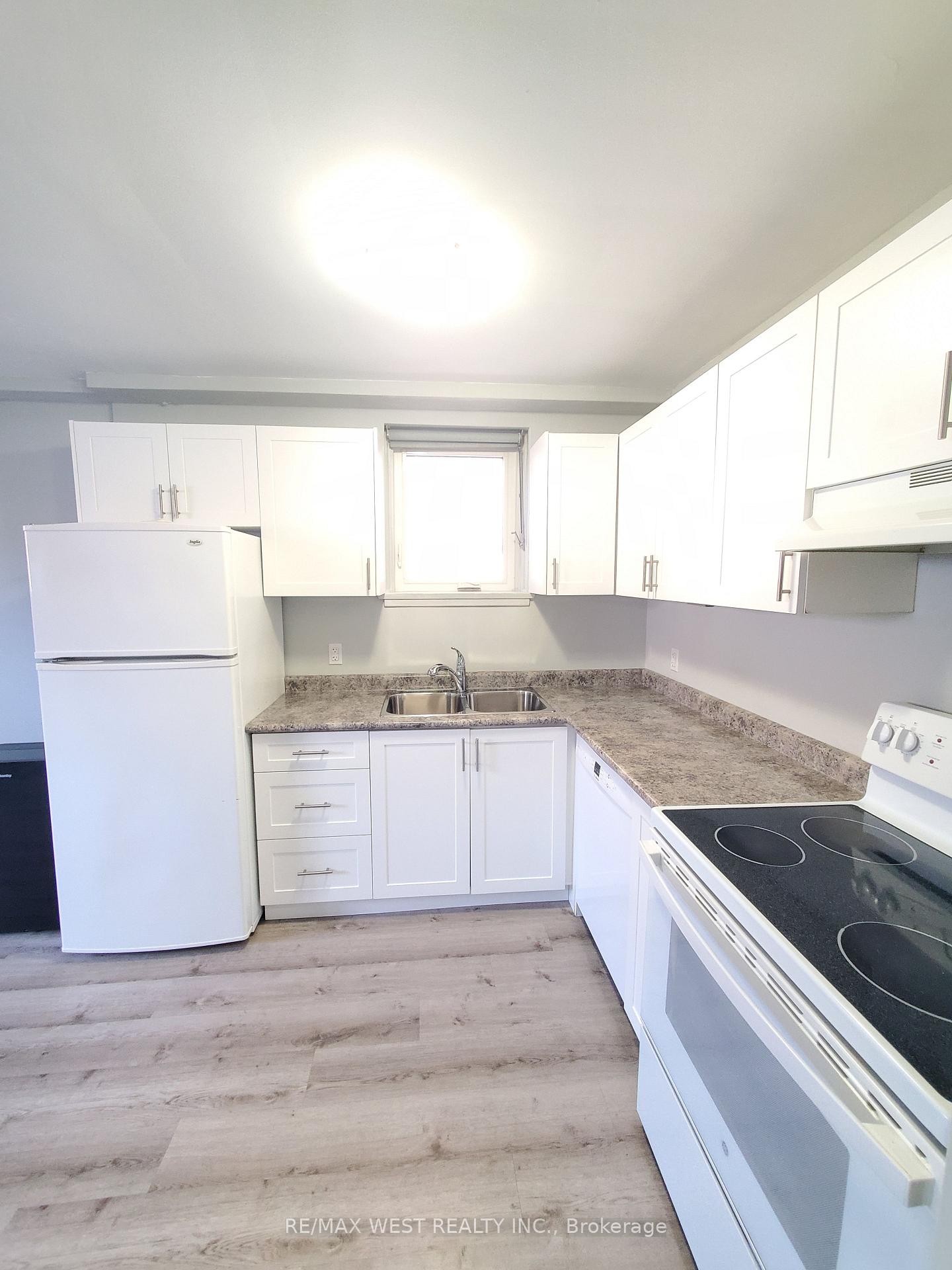 Photo 8 of 17 Virginia Avenue, Toronto, Danforth Village-East York — HOMEH