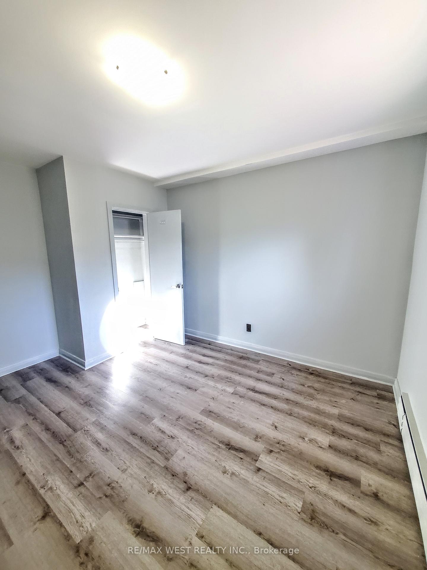 Photo 10 of 17 Virginia Avenue, Toronto, Danforth Village-East York — HOMEH