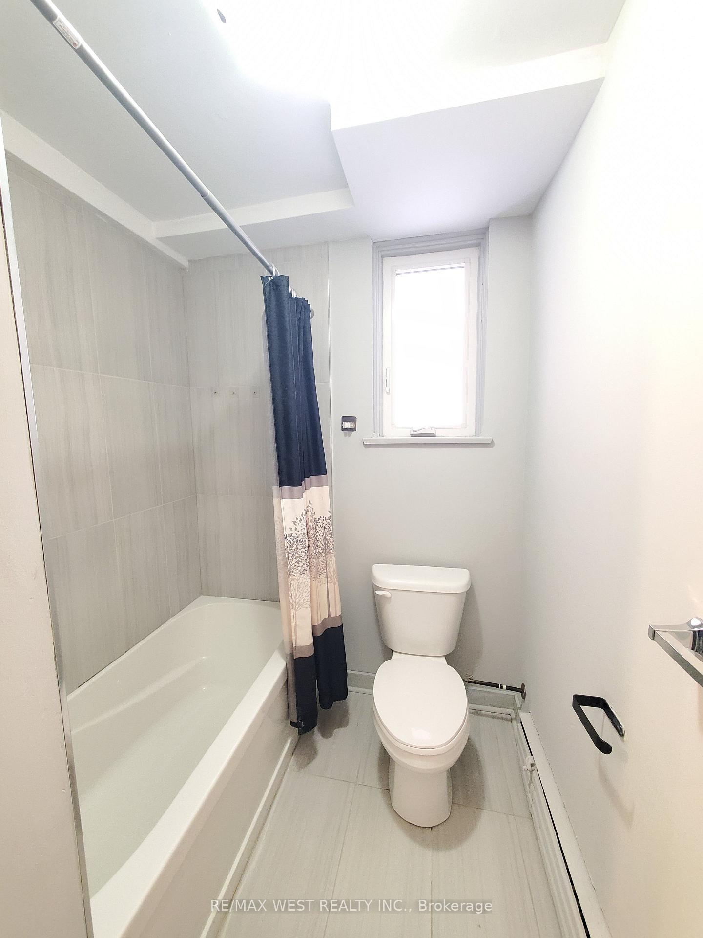 Photo 11 of 17 Virginia Avenue, Toronto, Danforth Village-East York — HOMEH
