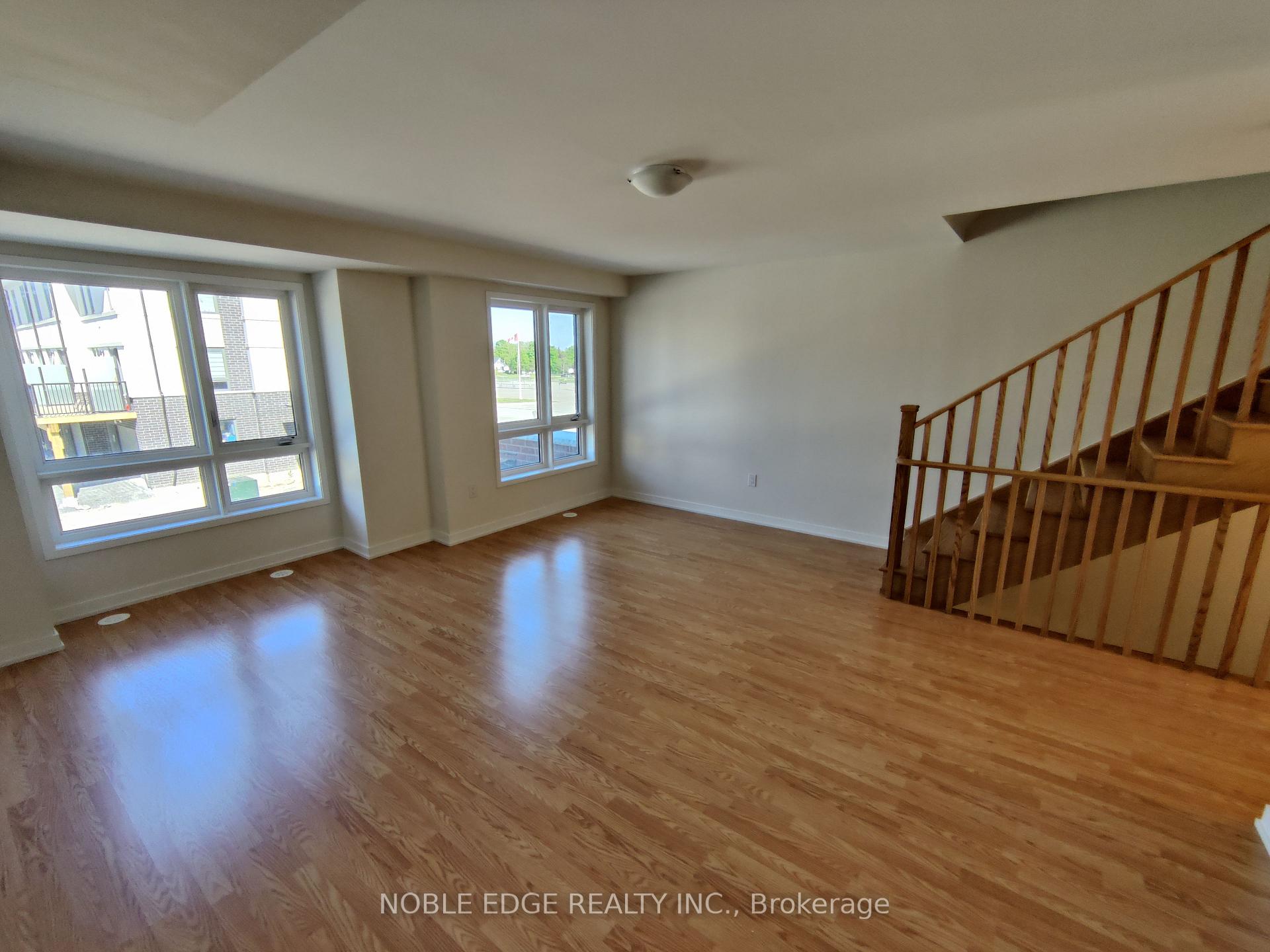 Photo 4 of 1304 Bradenton Path, Oshawa, Eastdale — HOMEH