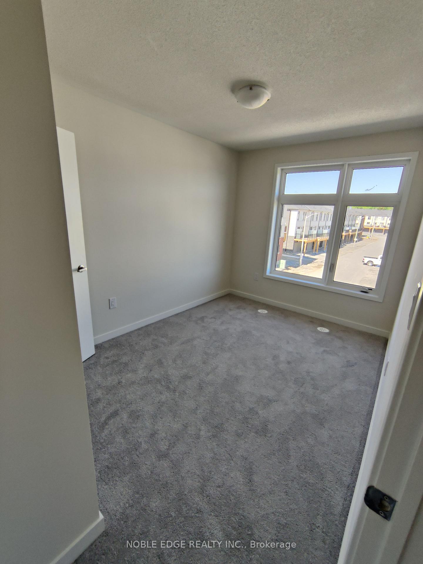 Photo 12 of 1304 Bradenton Path, Oshawa, Eastdale — HOMEH