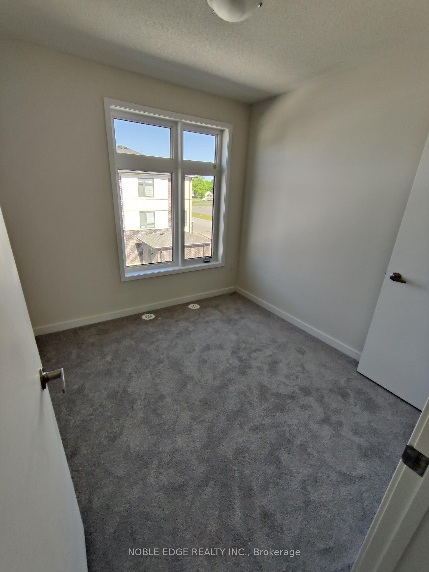 Photo 13 of 1304 Bradenton Path, Oshawa, Eastdale — HOMEH