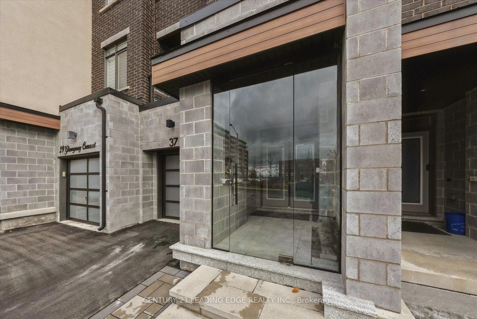 Photo 4 of Unit Upper, 37 Glengarry Crescent, Vaughan, Maple — HOMEH