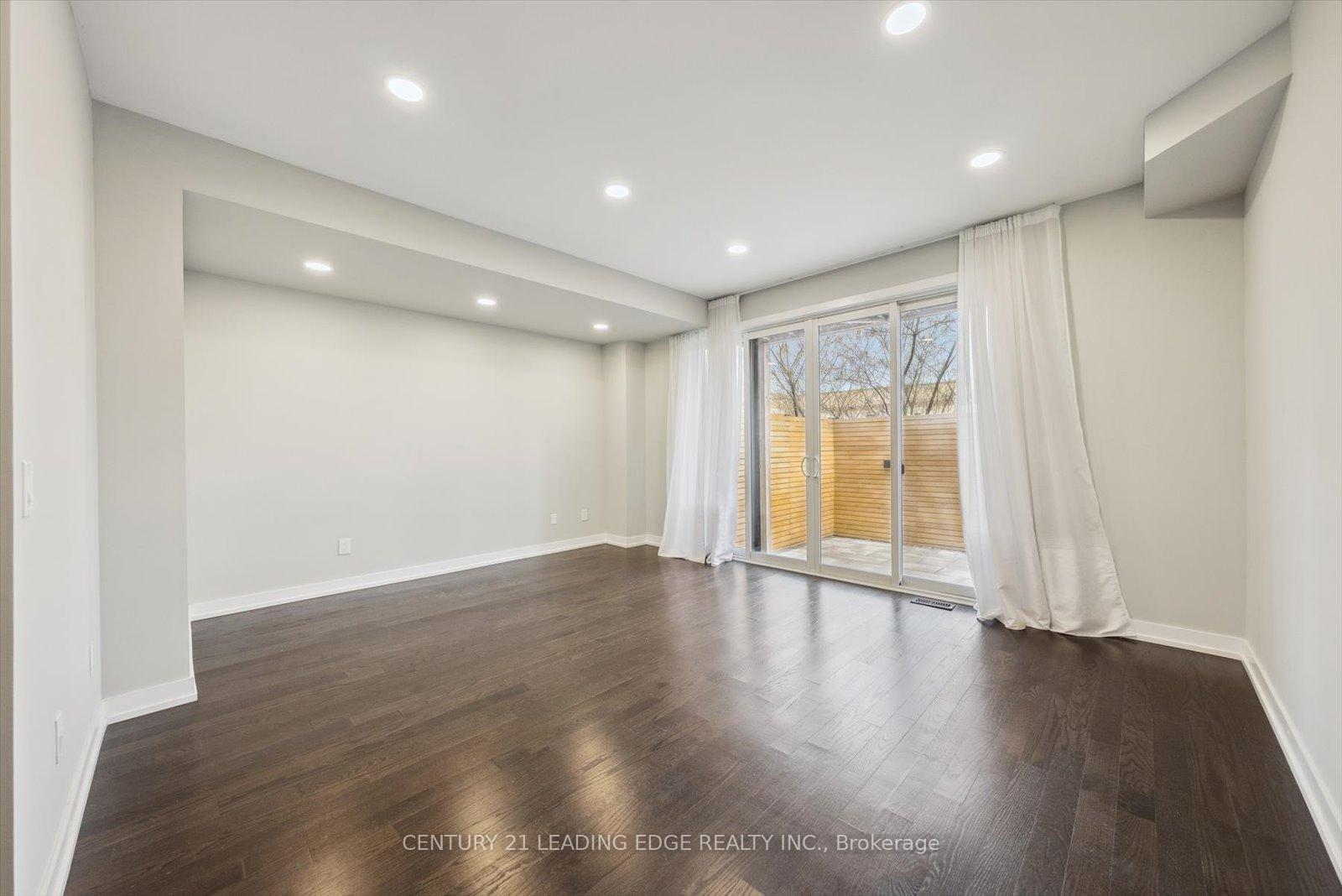 Photo 2 of Unit Upper, 37 Glengarry Crescent, Vaughan, Maple — HOMEH