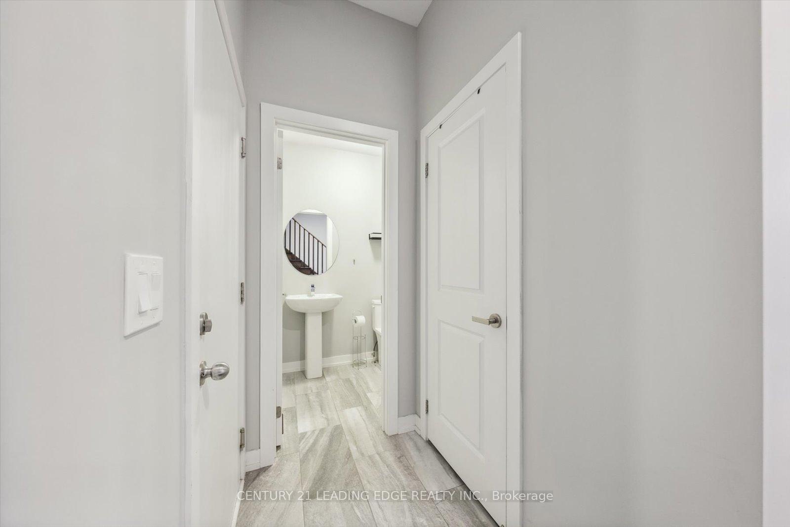 Photo 3 of Unit Upper, 37 Glengarry Crescent, Vaughan, Maple — HOMEH