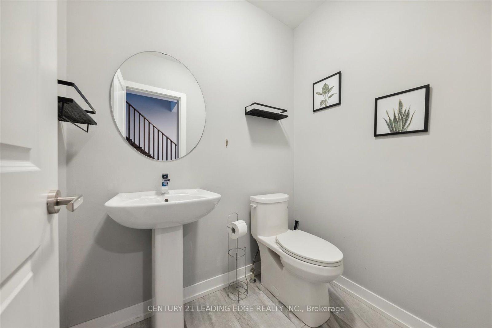 Photo 5 of Unit Upper, 37 Glengarry Crescent, Vaughan, Maple — HOMEH