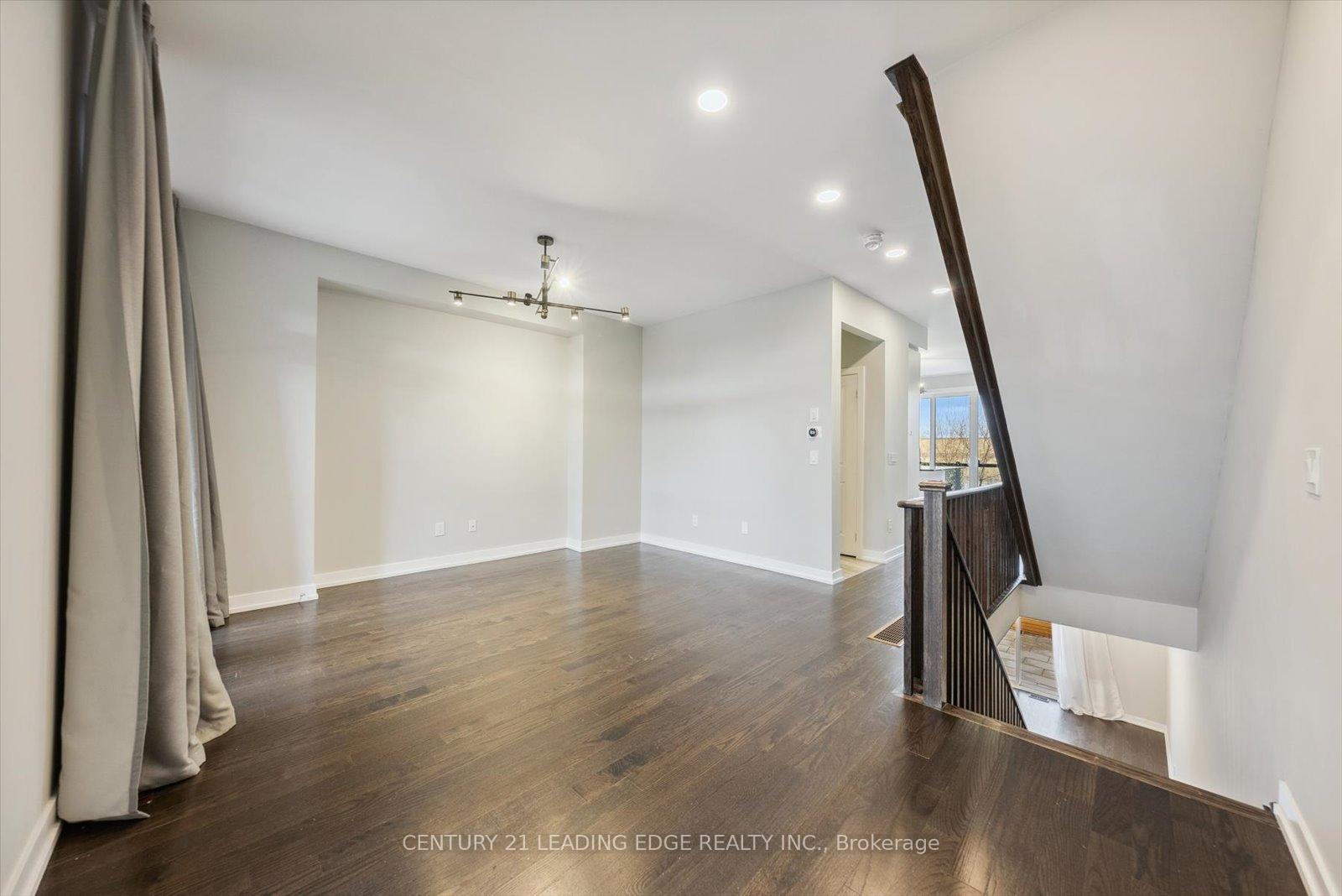 Photo 7 of Unit Upper, 37 Glengarry Crescent, Vaughan, Maple — HOMEH