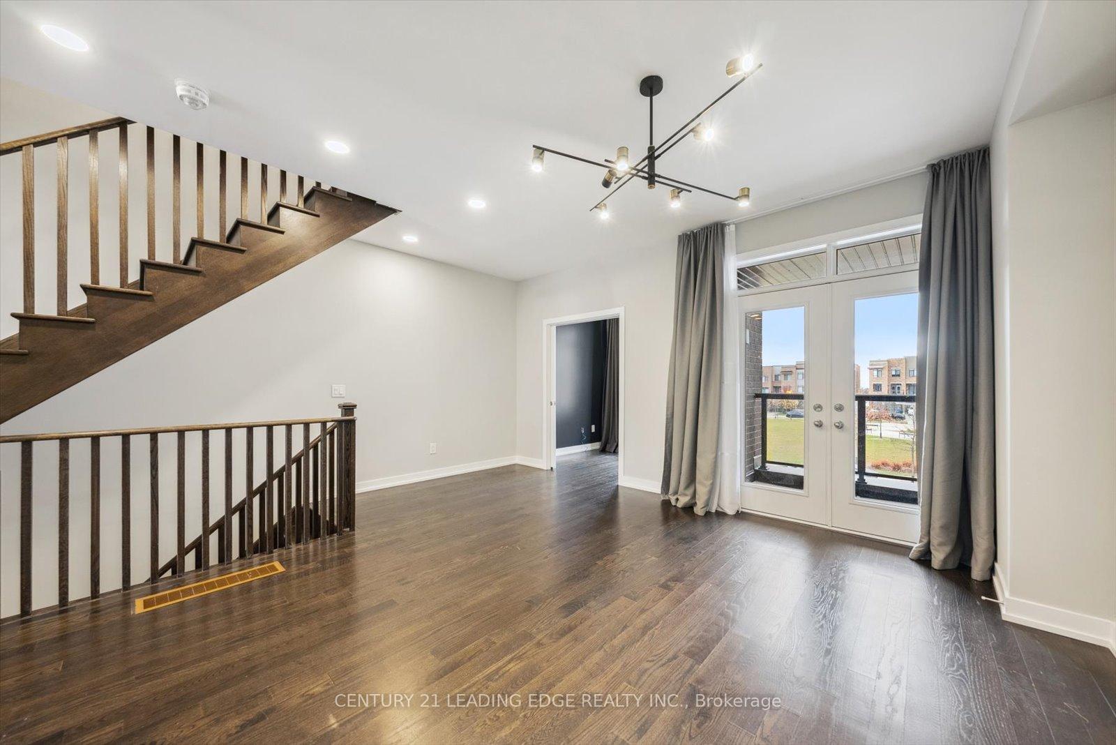 Photo 6 of Unit Upper, 37 Glengarry Crescent, Vaughan, Maple — HOMEH