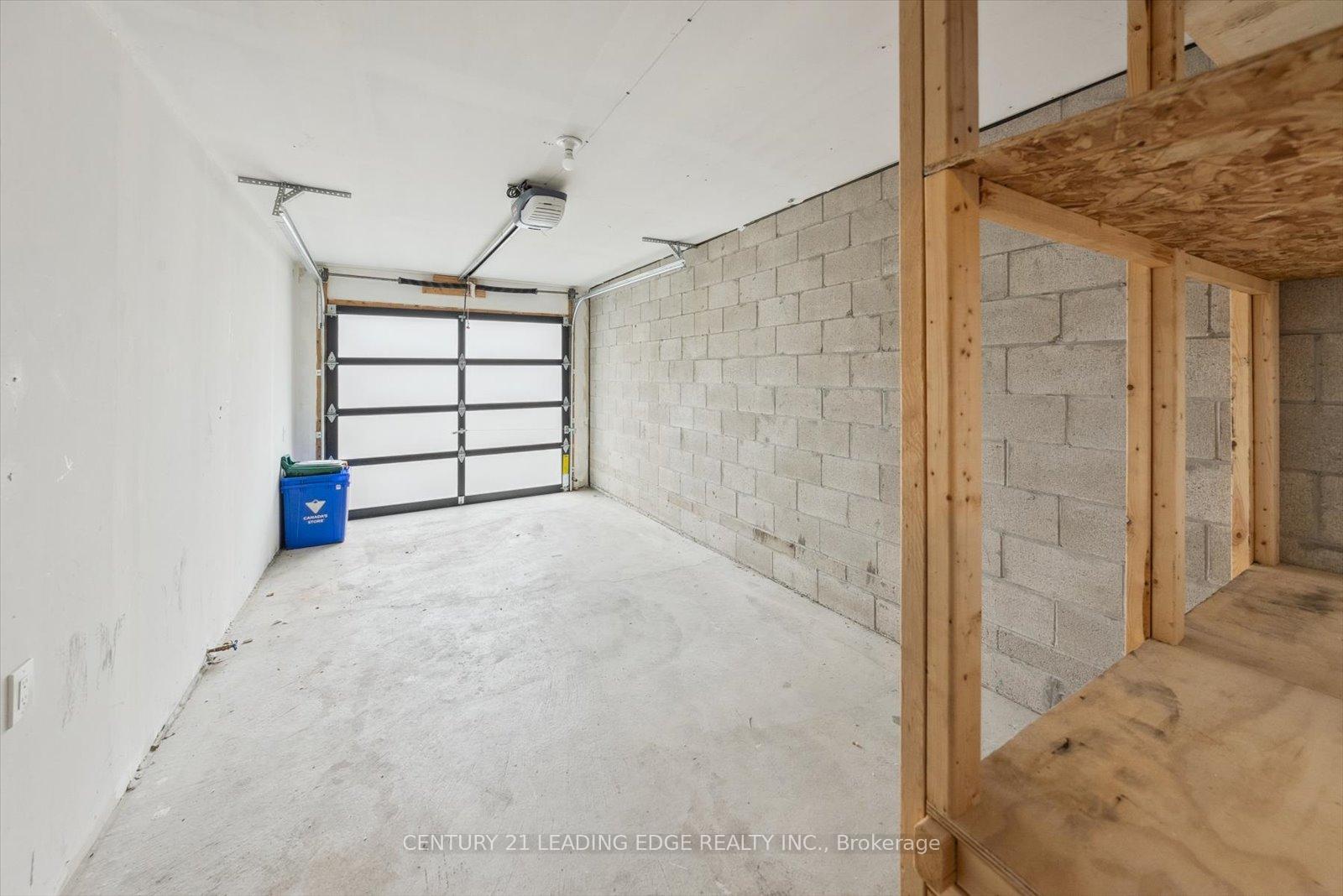 Photo 37 of Unit Upper, 37 Glengarry Crescent, Vaughan, Maple — HOMEH