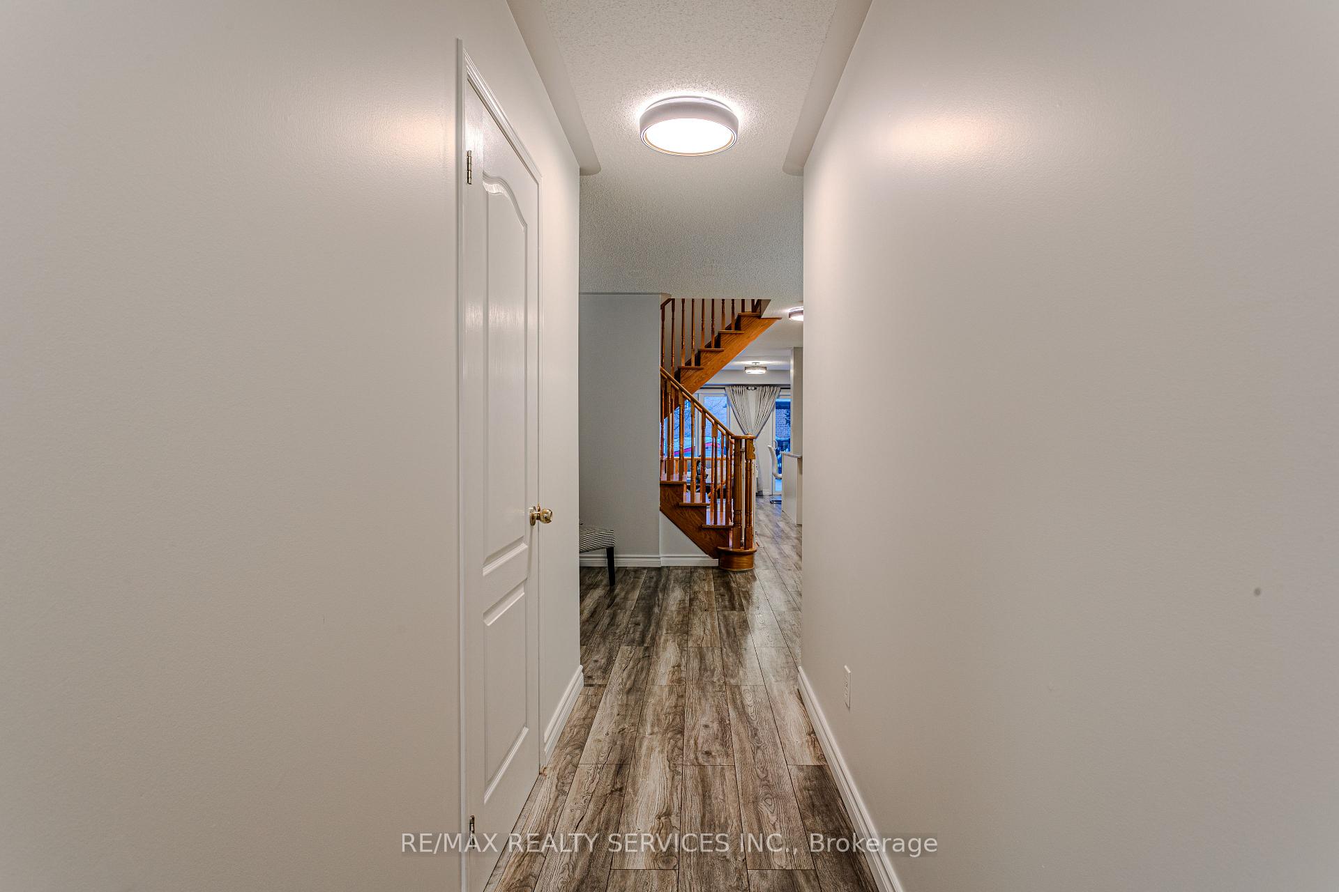Photo 4 of 93 Venice Gate Drive S, Vaughan, Vellore Village — HOMEH