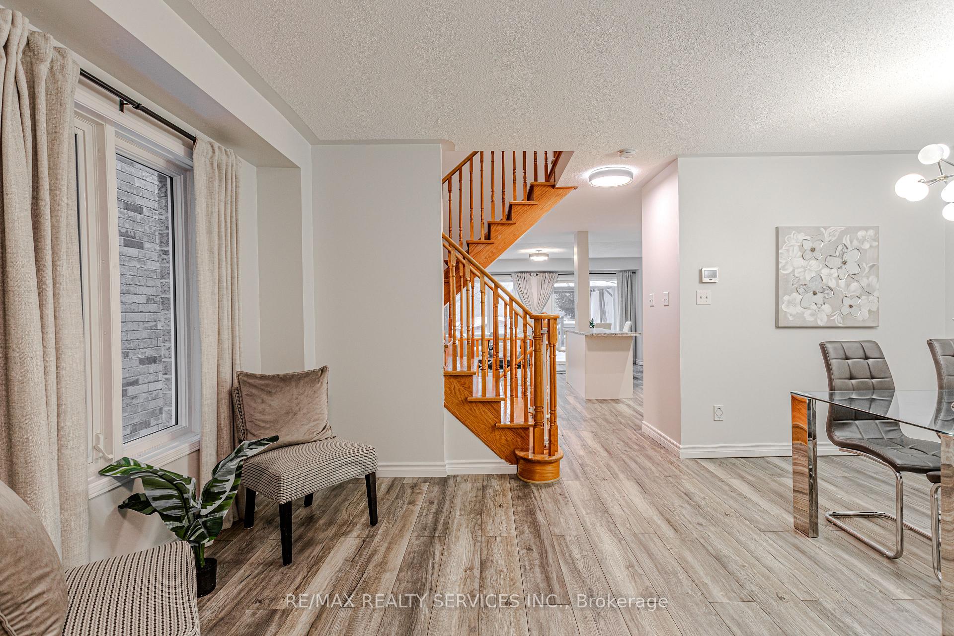 Photo 6 of 93 Venice Gate Drive S, Vaughan, Vellore Village — HOMEH
