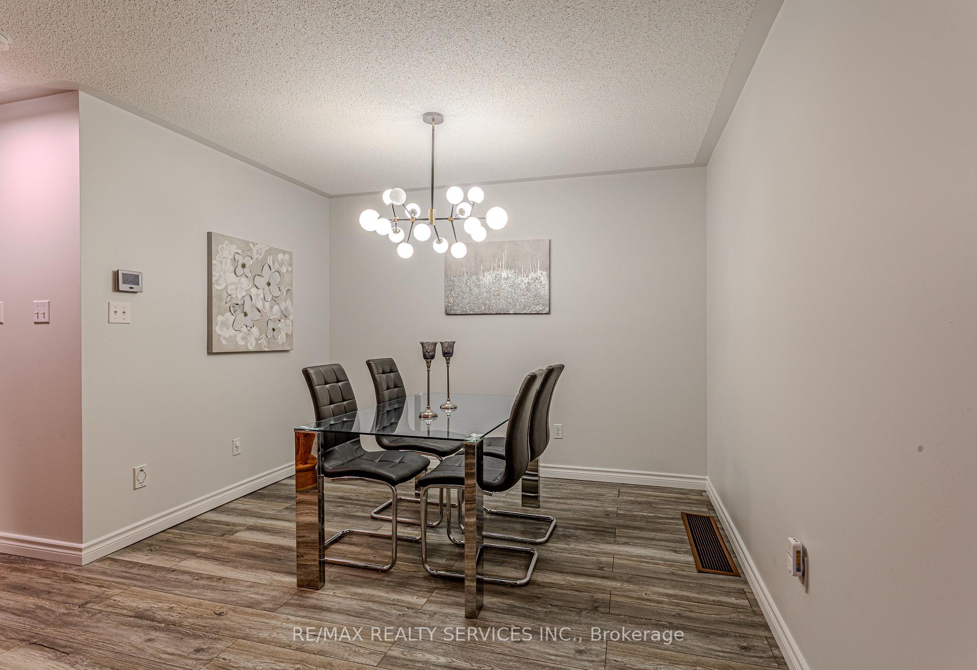 Photo 9 of 93 Venice Gate Drive S, Vaughan, Vellore Village — HOMEH
