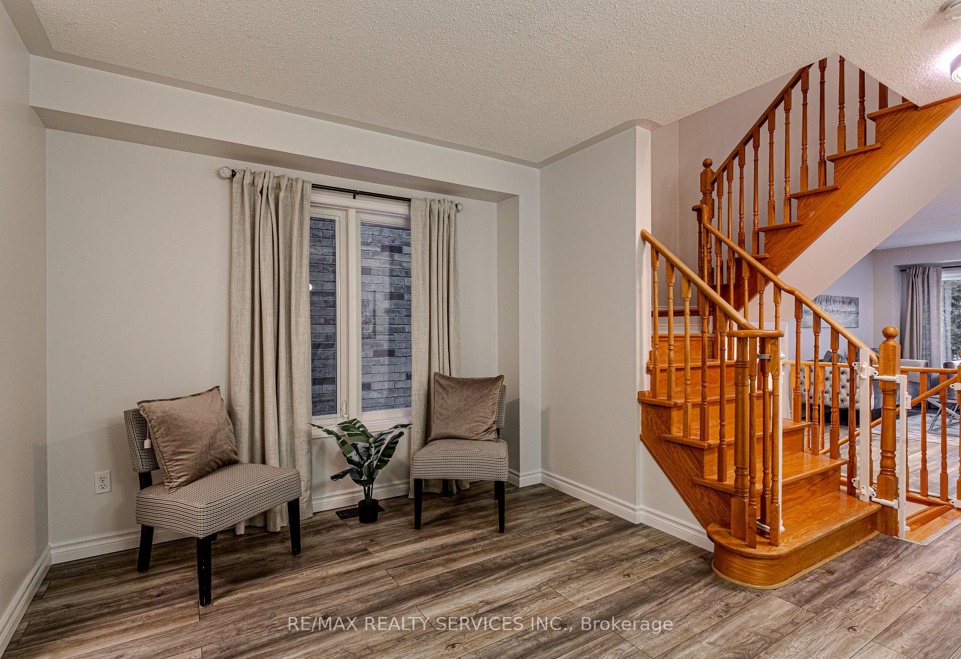 Photo 11 of 93 Venice Gate Drive S, Vaughan, Vellore Village — HOMEH