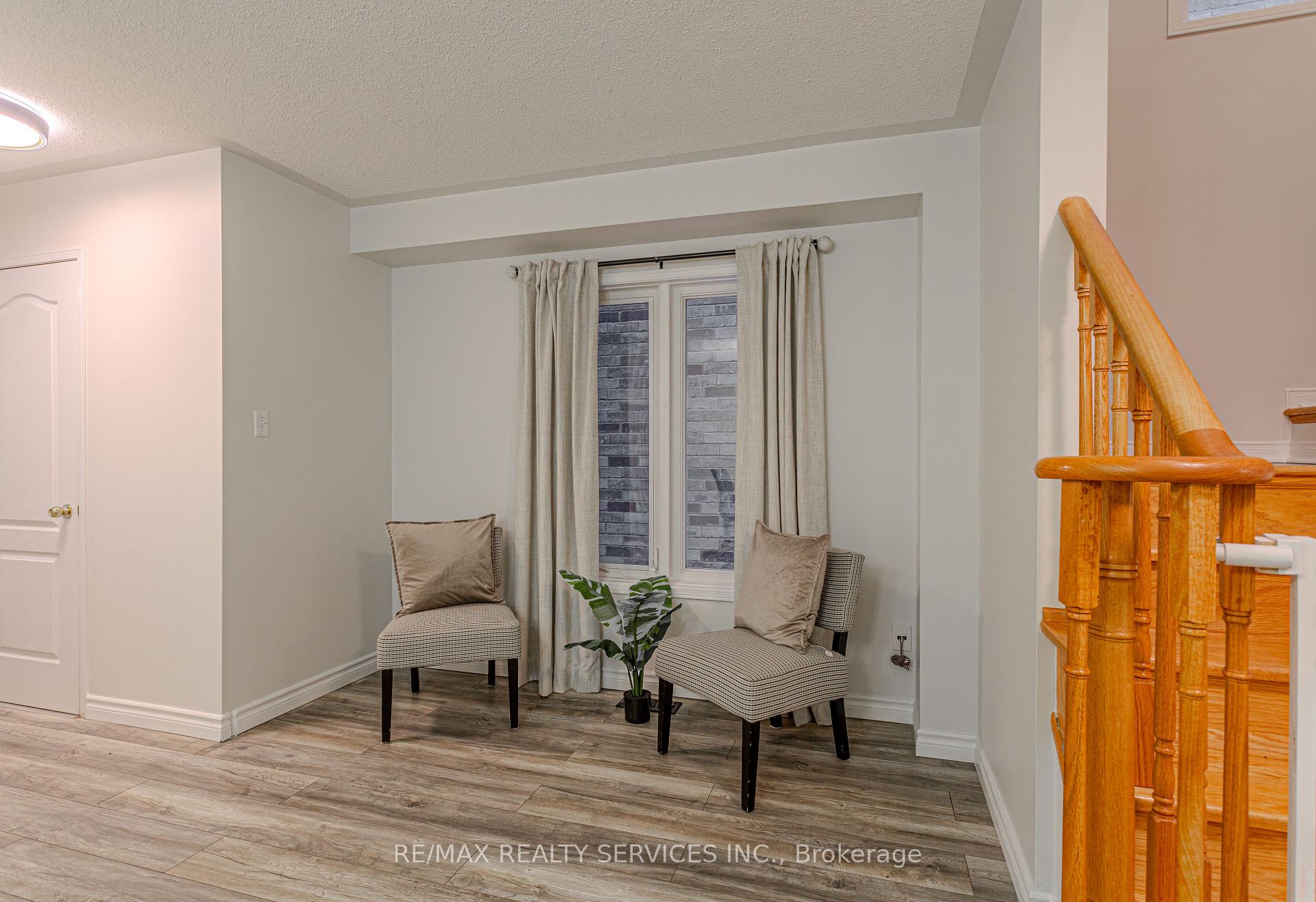 Photo 12 of 93 Venice Gate Drive S, Vaughan, Vellore Village — HOMEH