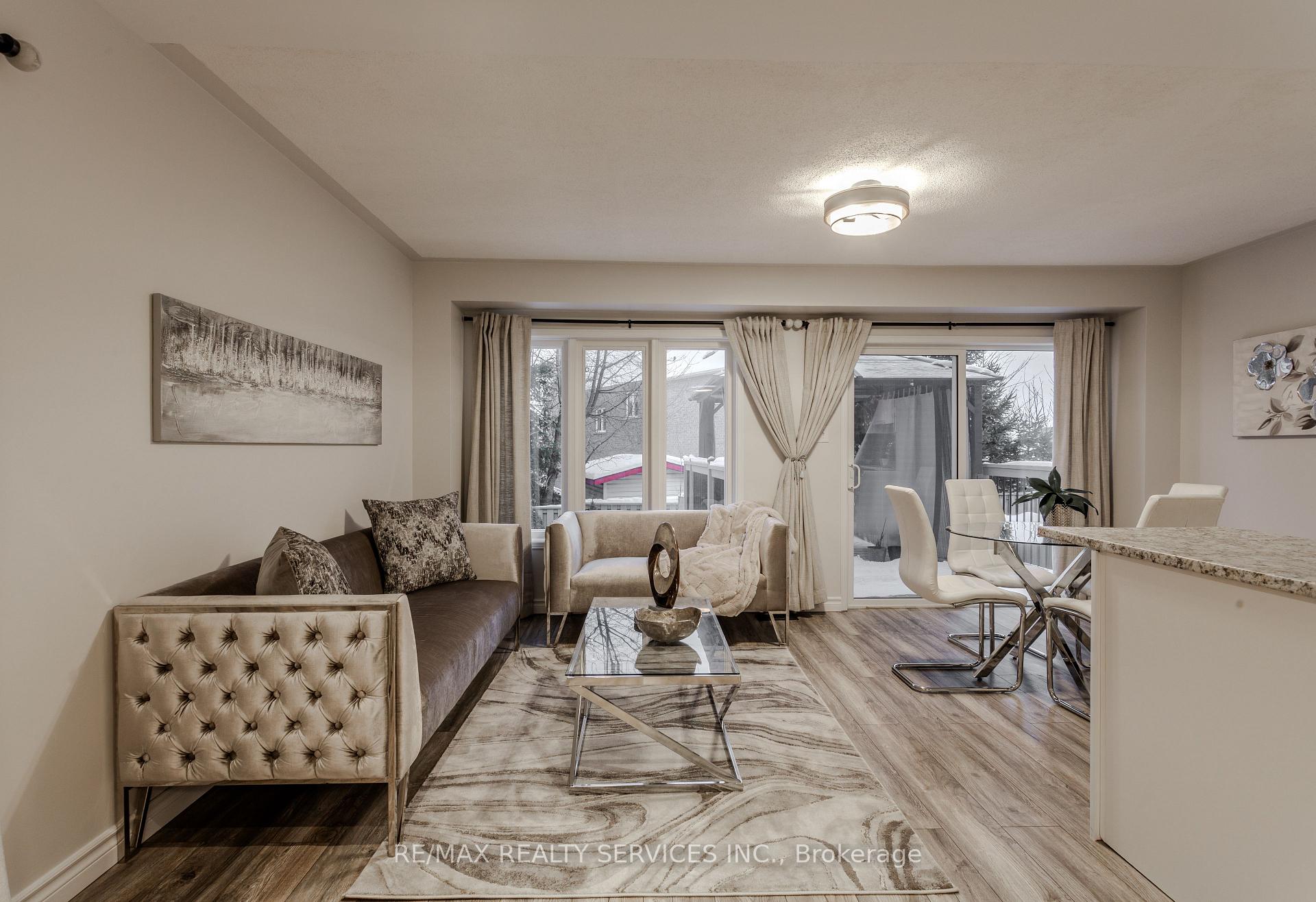 Photo 14 of 93 Venice Gate Drive S, Vaughan, Vellore Village — HOMEH