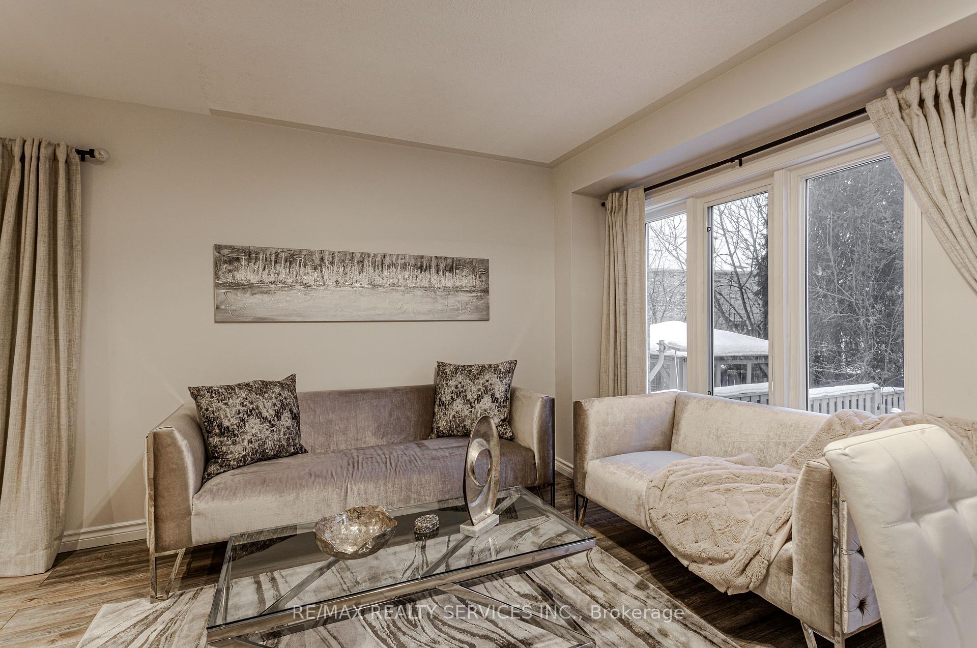 Photo 15 of 93 Venice Gate Drive S, Vaughan, Vellore Village — HOMEH