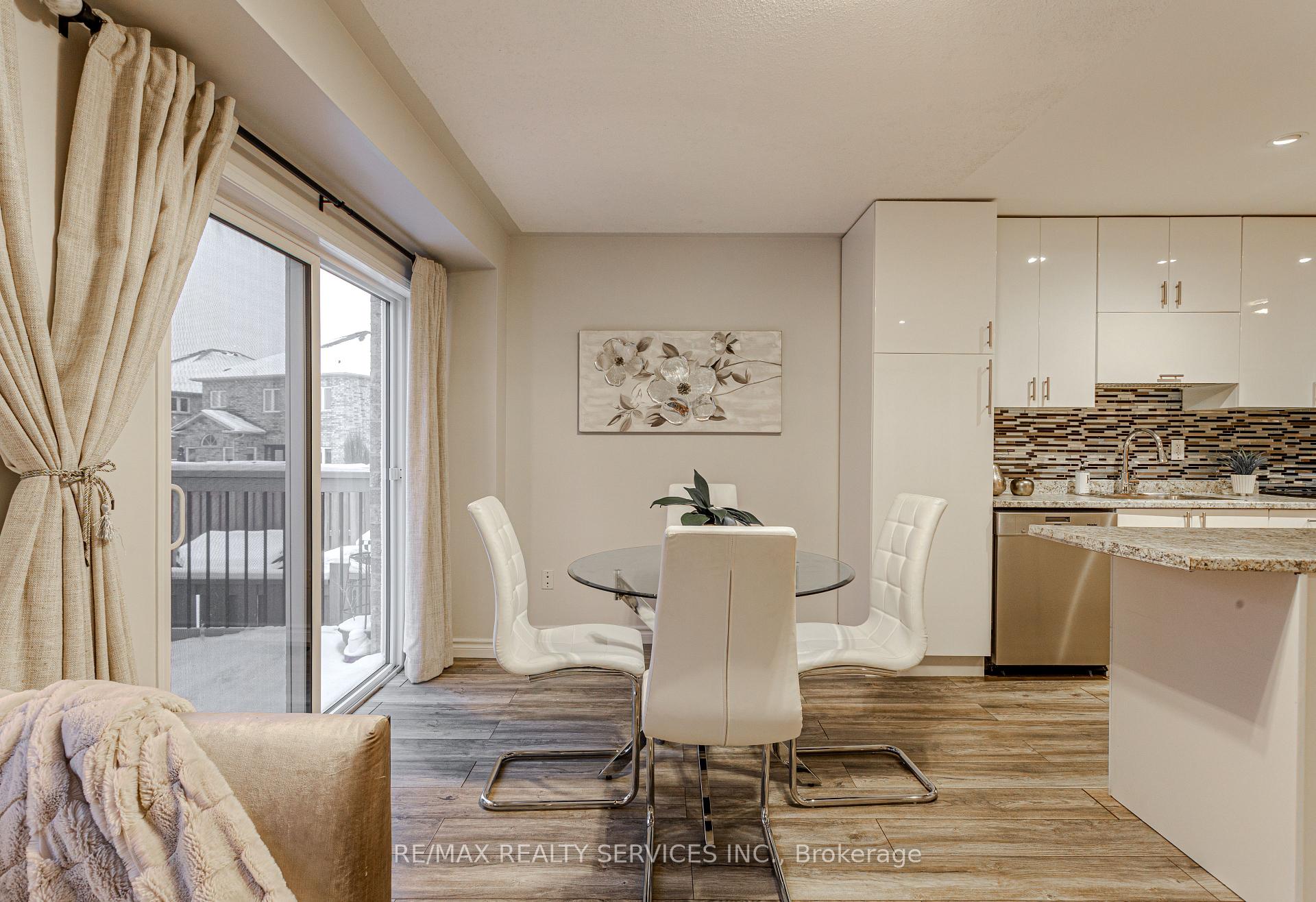 Photo 17 of 93 Venice Gate Drive S, Vaughan, Vellore Village — HOMEH
