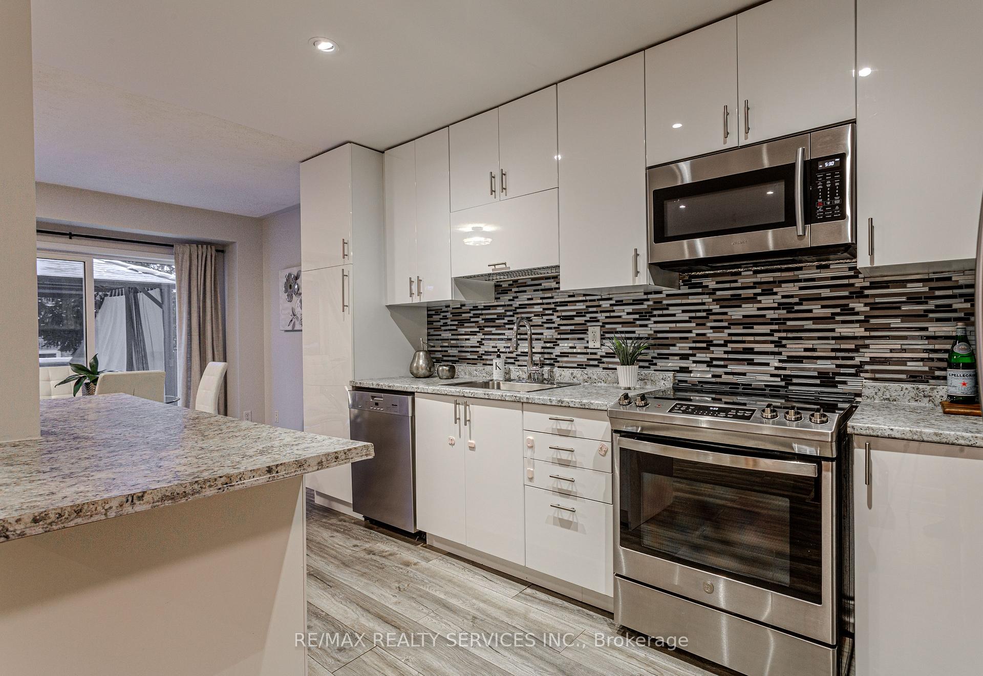 Photo 19 of 93 Venice Gate Drive S, Vaughan, Vellore Village — HOMEH