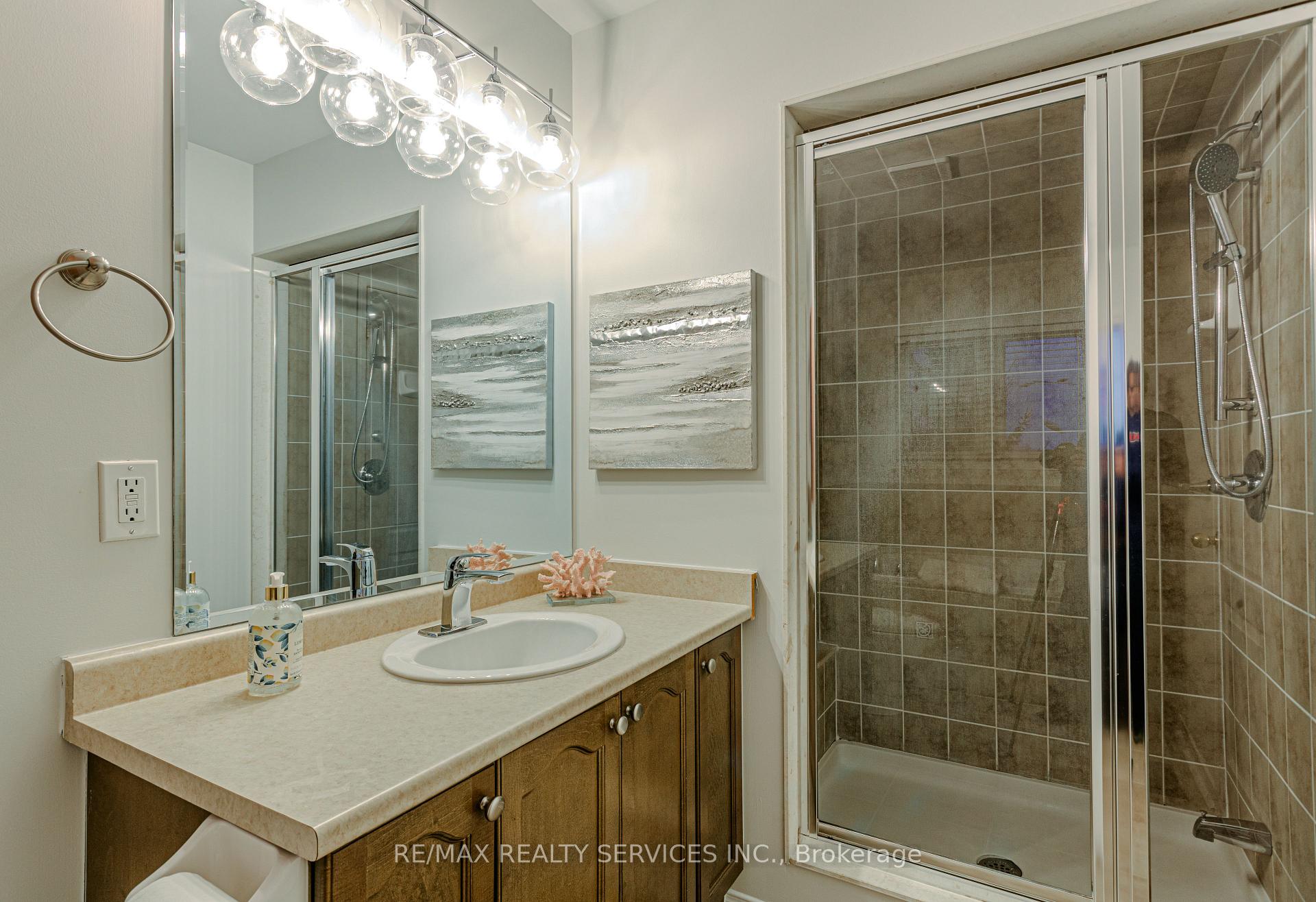 Photo 22 of 93 Venice Gate Drive S, Vaughan, Vellore Village — HOMEH